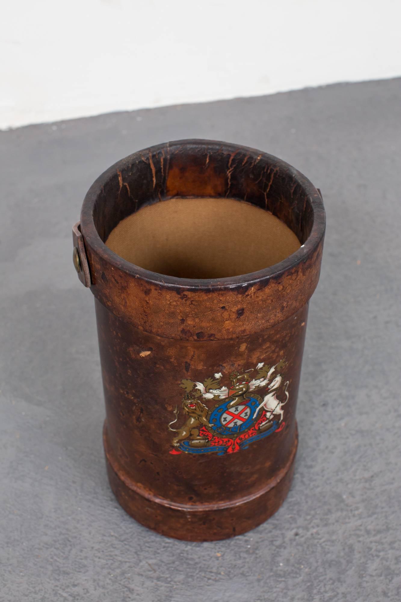 Fire Bucket 19th Century Leather England In Good Condition In New York, NY