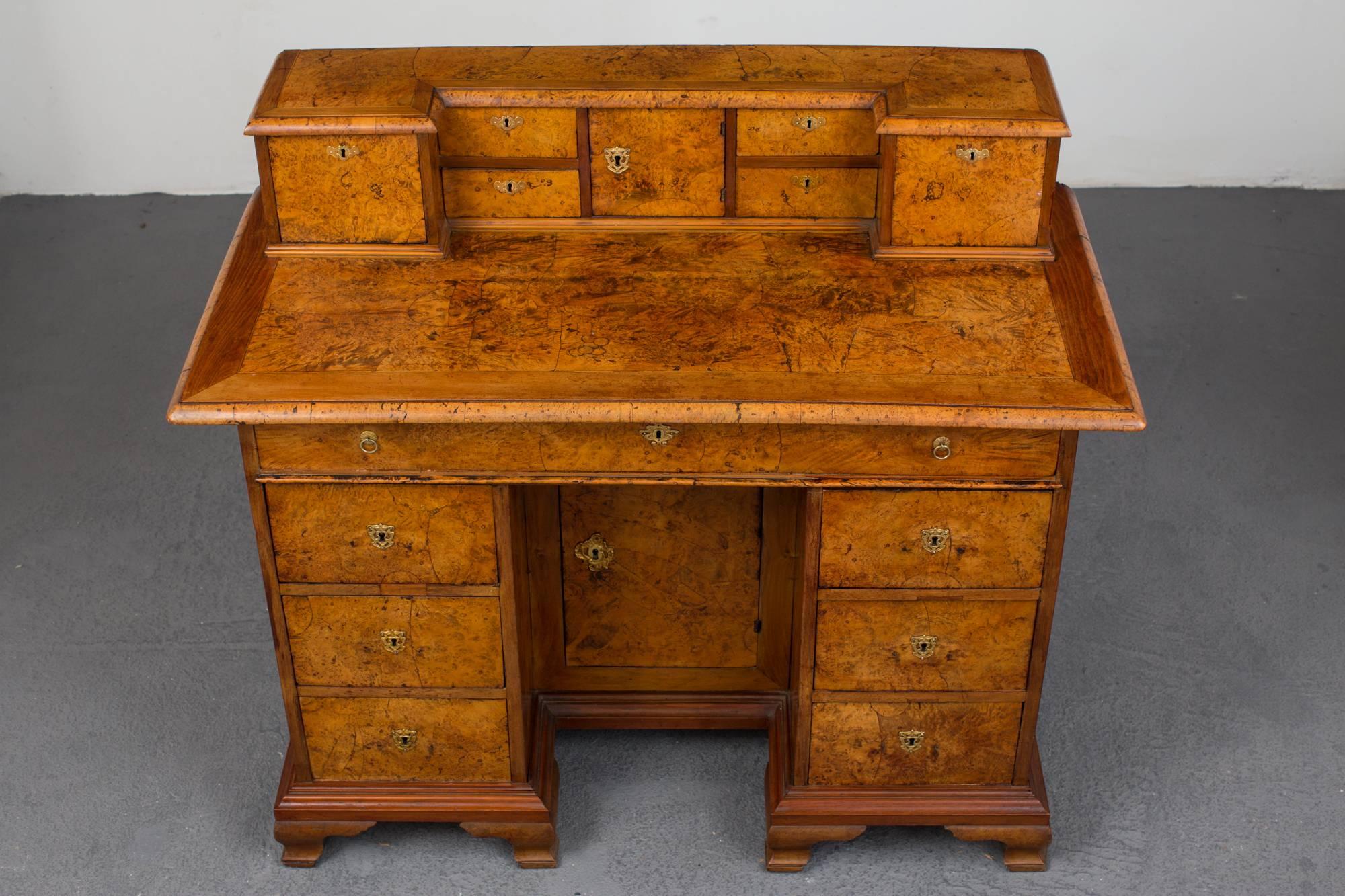 Baroque Bureau suédois d'époque baroque en placage du 18ème siècle Suède en vente