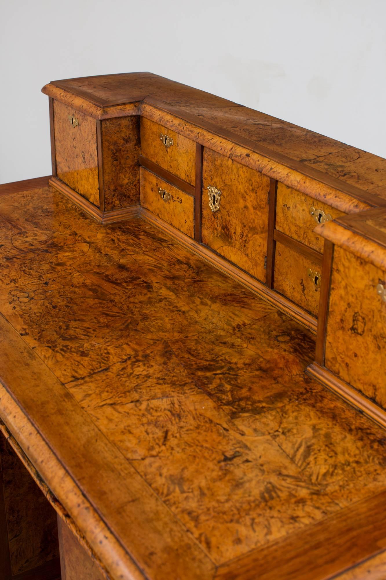 Desk Swedish Baroque Period 18th Century Veneer Sweden In Good Condition For Sale In New York, NY