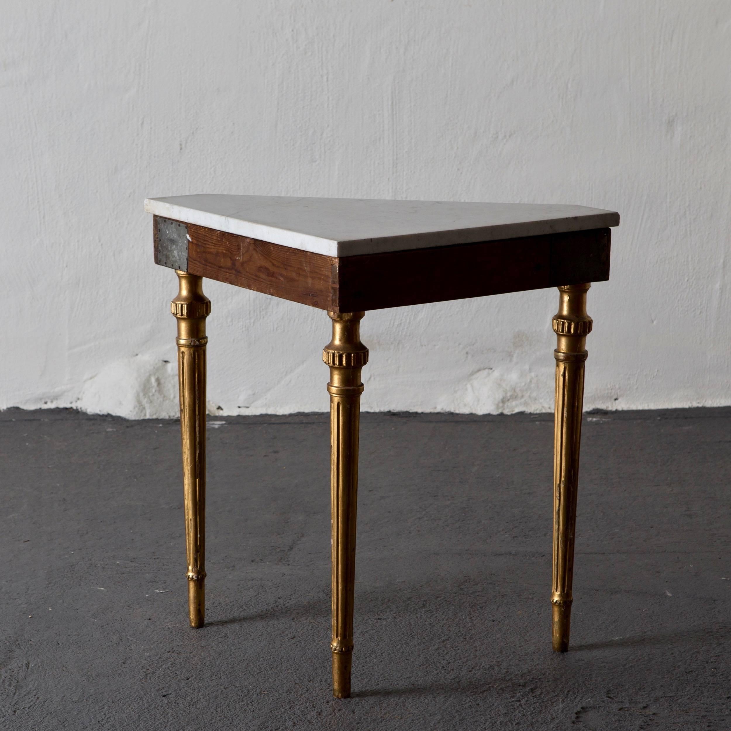 Table Console Swedish Neoclassical 18th Century Marble Giltwood Sweden In Good Condition For Sale In New York, NY