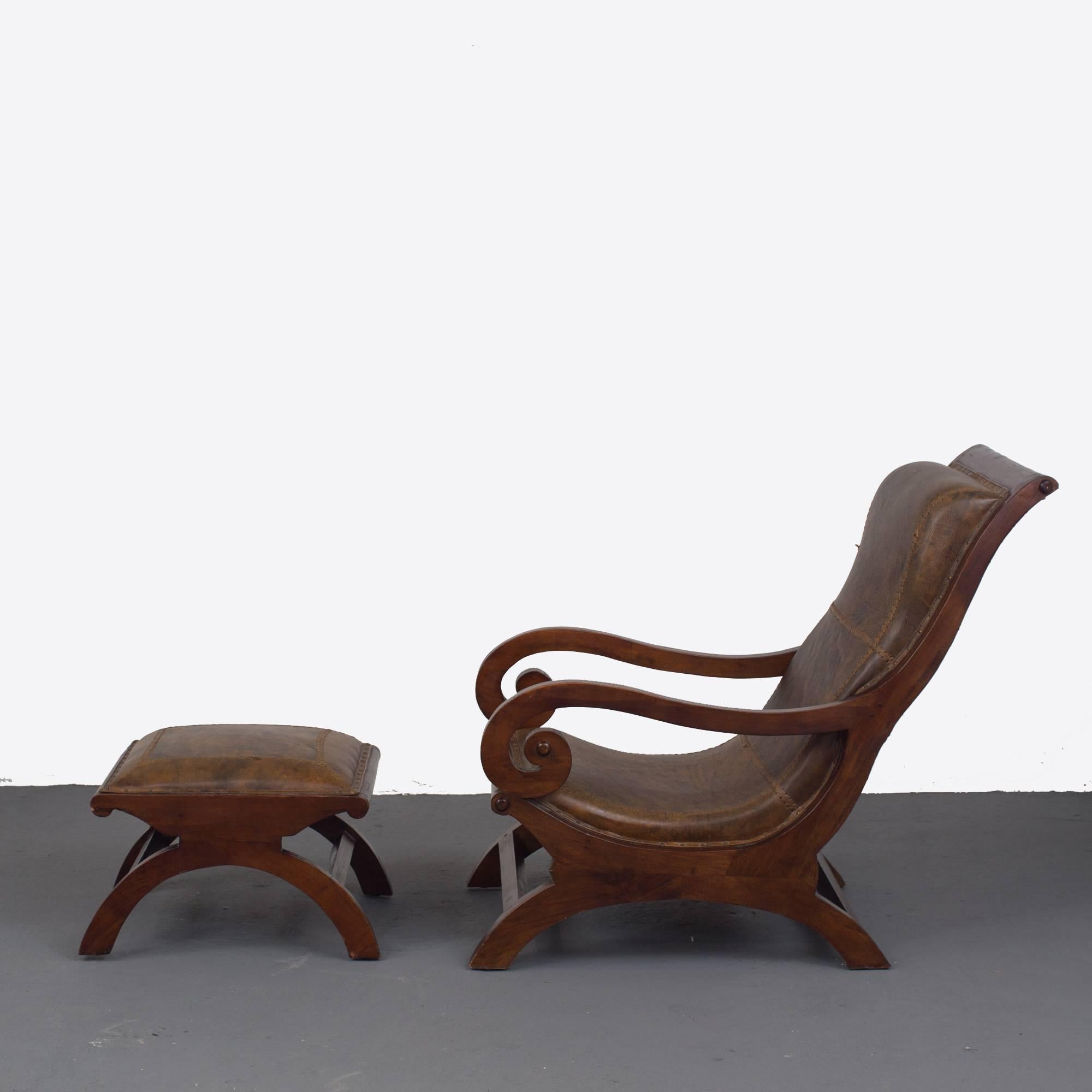 Mid-Century Modern Chaise avec pouf suédois 20ème siècle Suède en vente