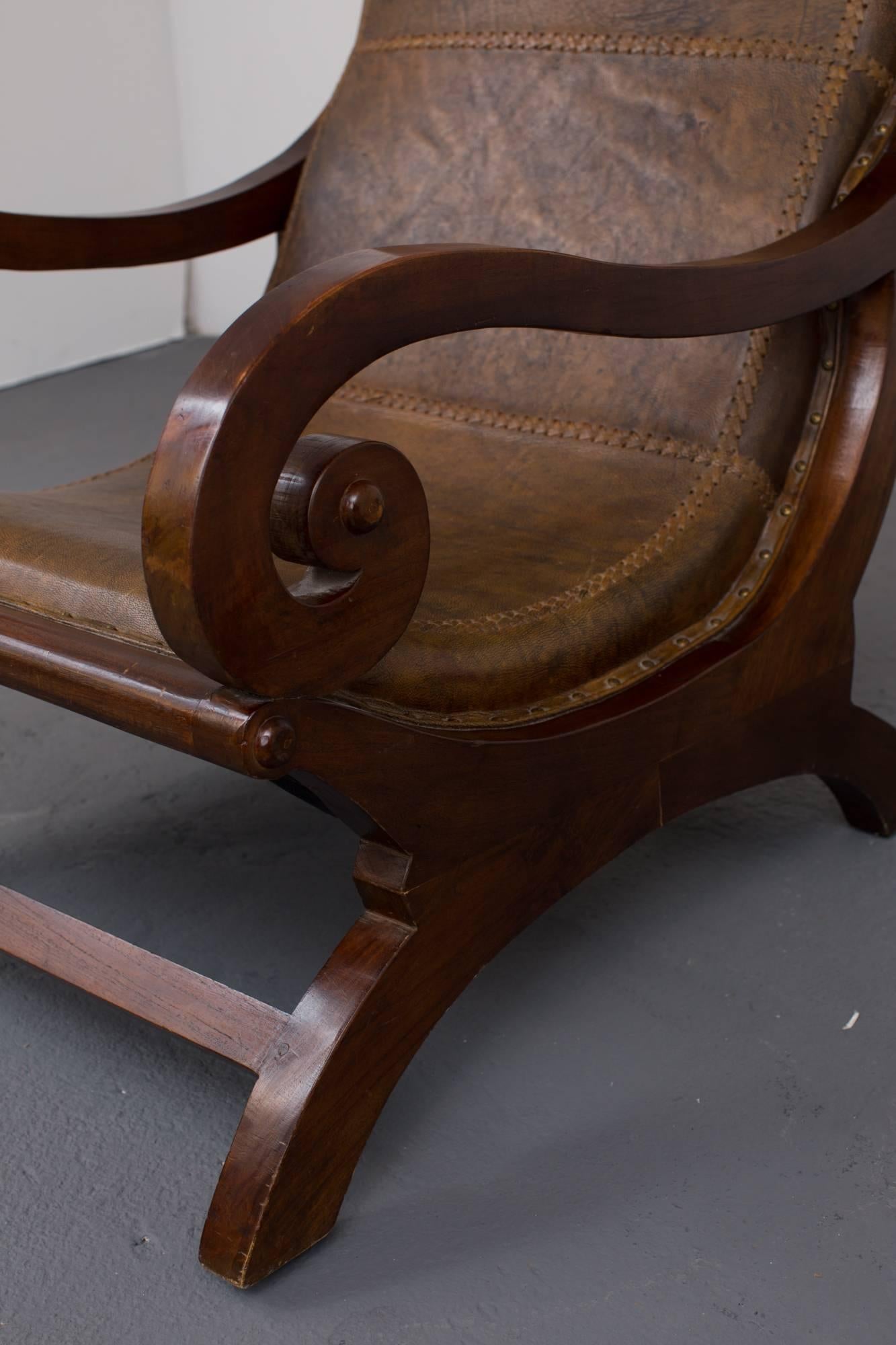 Cuir Chaise avec pouf suédois 20ème siècle Suède en vente