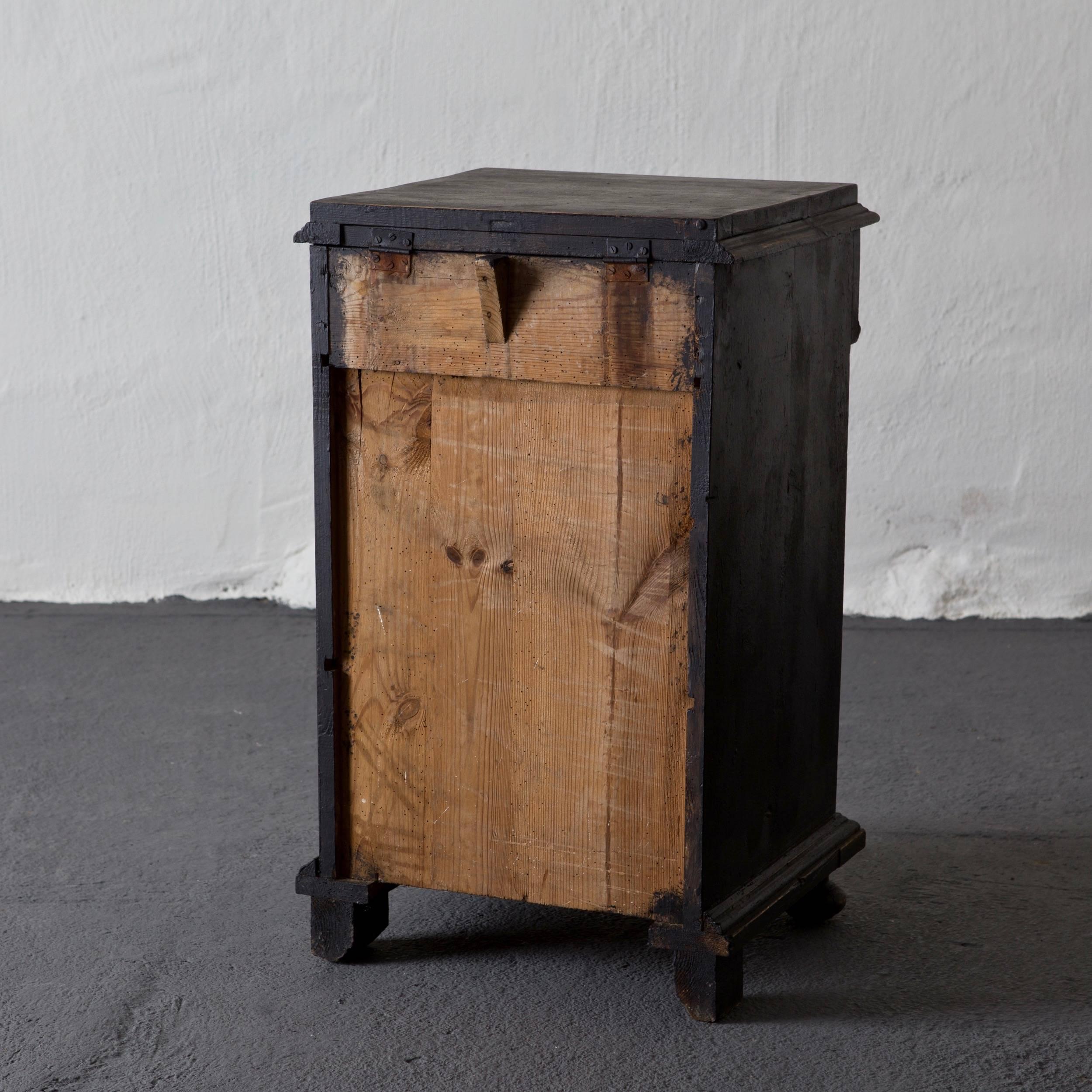 Nightstand 19th Century Swedish In Good Condition In New York, NY