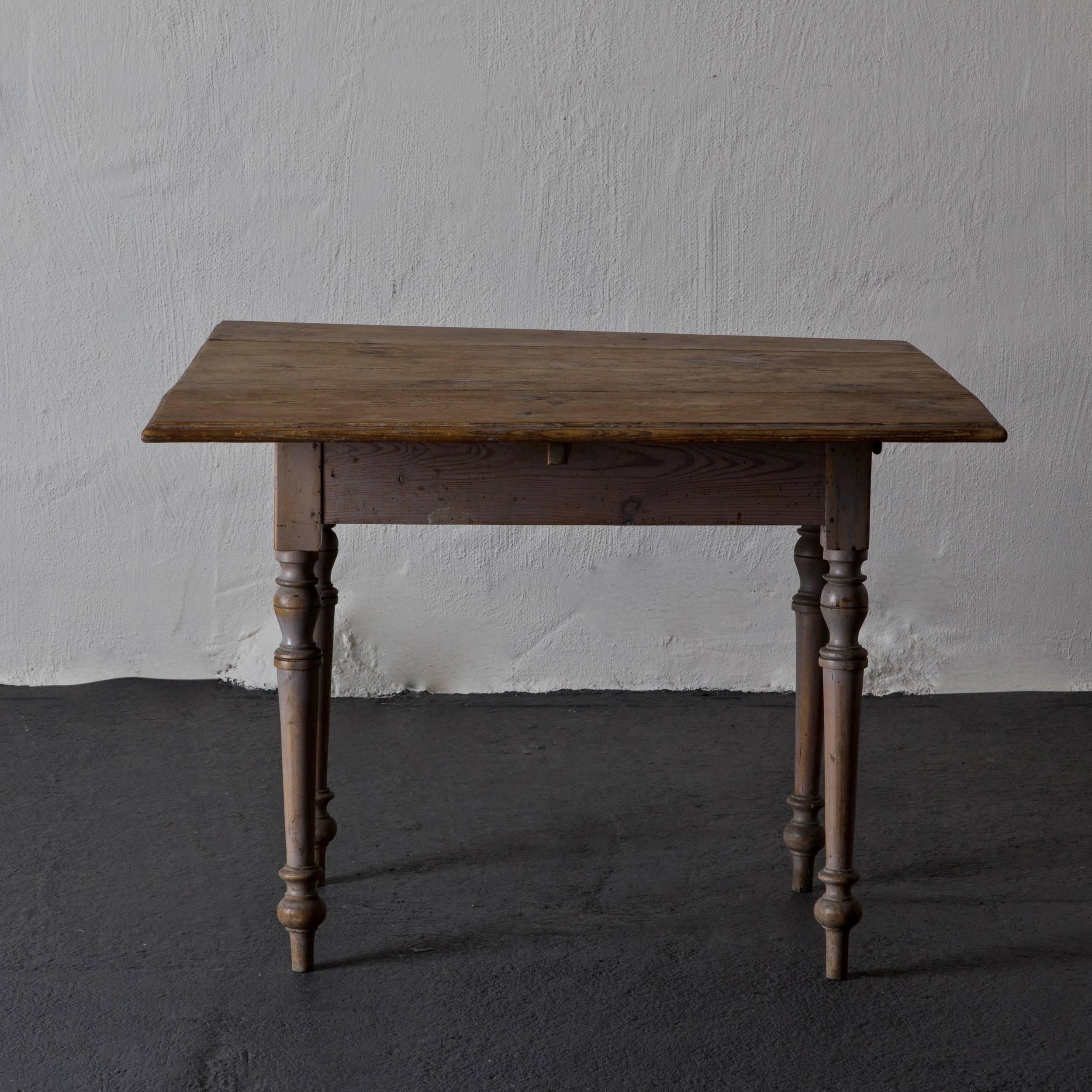 Table Drop Leaf, 19th Century, Sweden In Good Condition In New York, NY