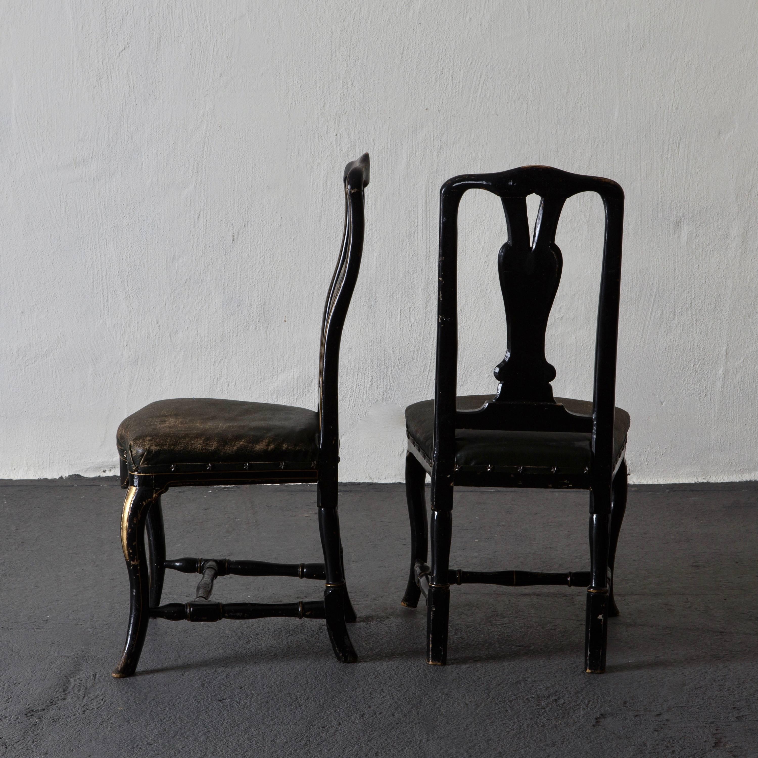 Chairs pair of chinoiserie 18th century, Sweden. A pair of side chairs made during the 18th century in Sweden. Upholstered in black waxed linen, decorated with star-shaped nailheads. Later paint lacquered black paint with gilded decor paint.

  