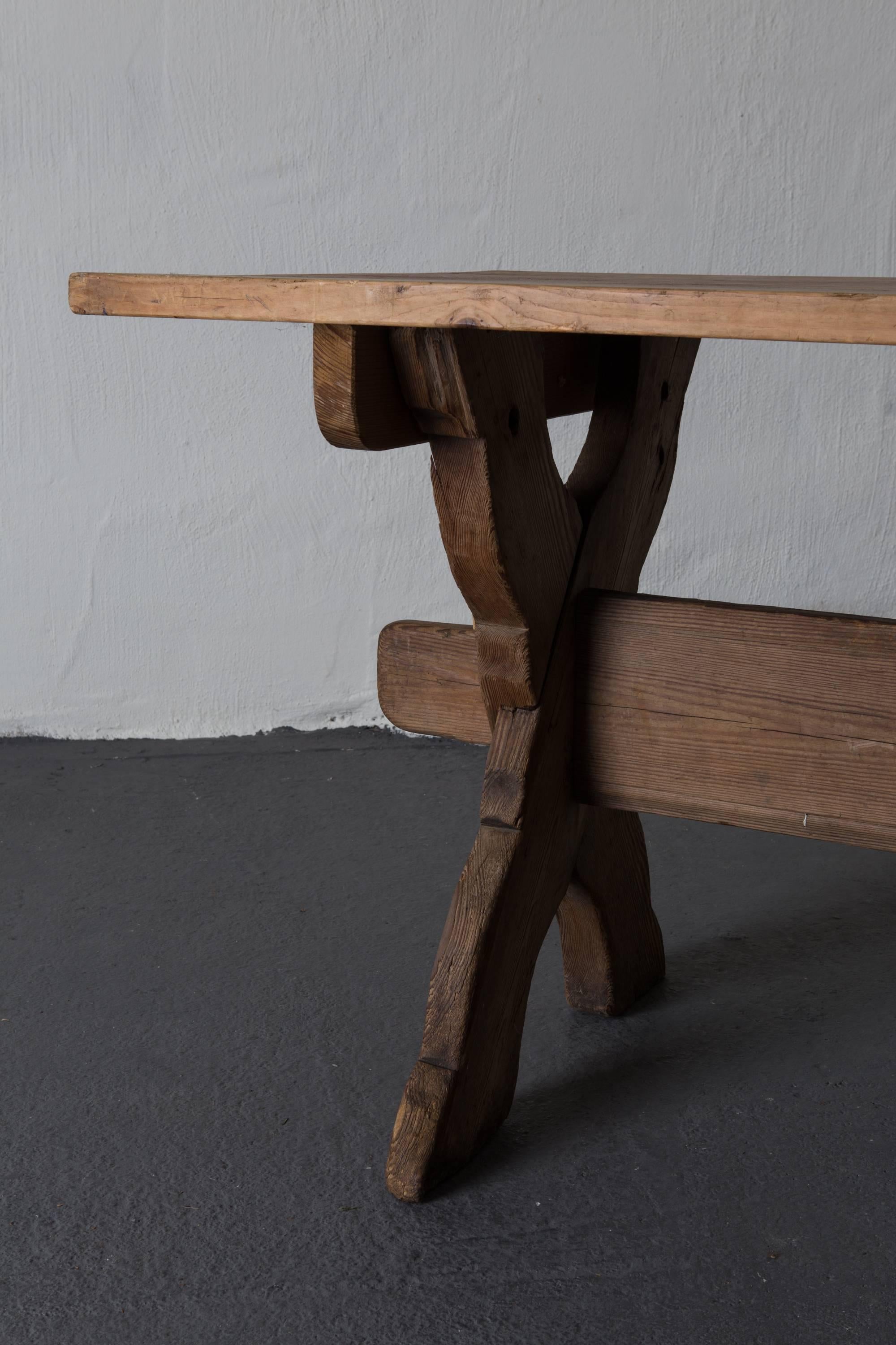 Table Trestle Swedish 19th century, Sweden. A dining table made during the early 19th century in Sweden. Made in. Original condition. 

