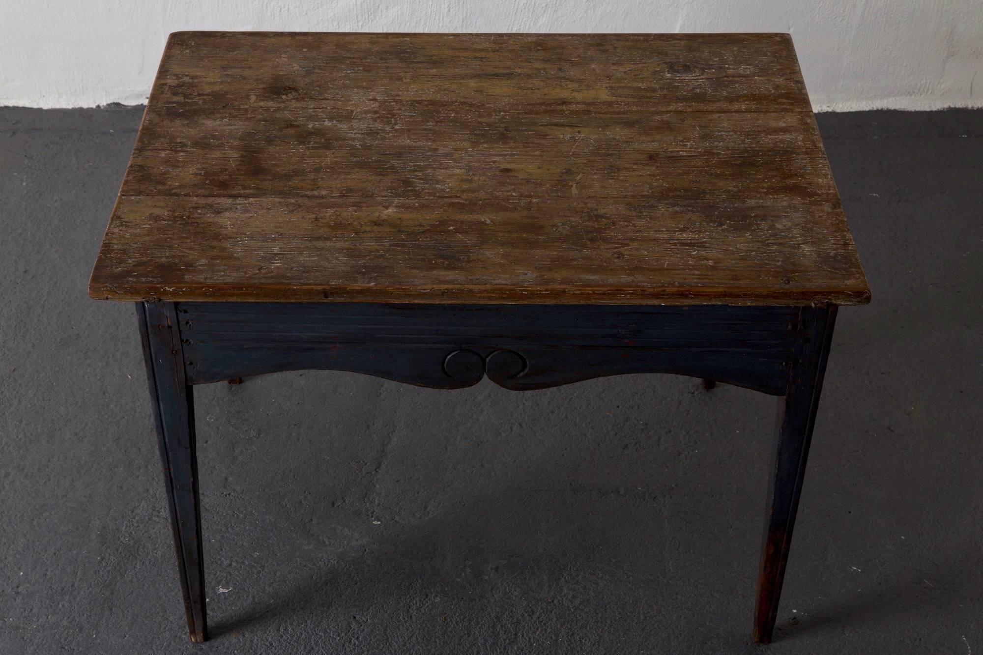 Table Swedish Blue 19th Century Sweden In Good Condition In New York, NY