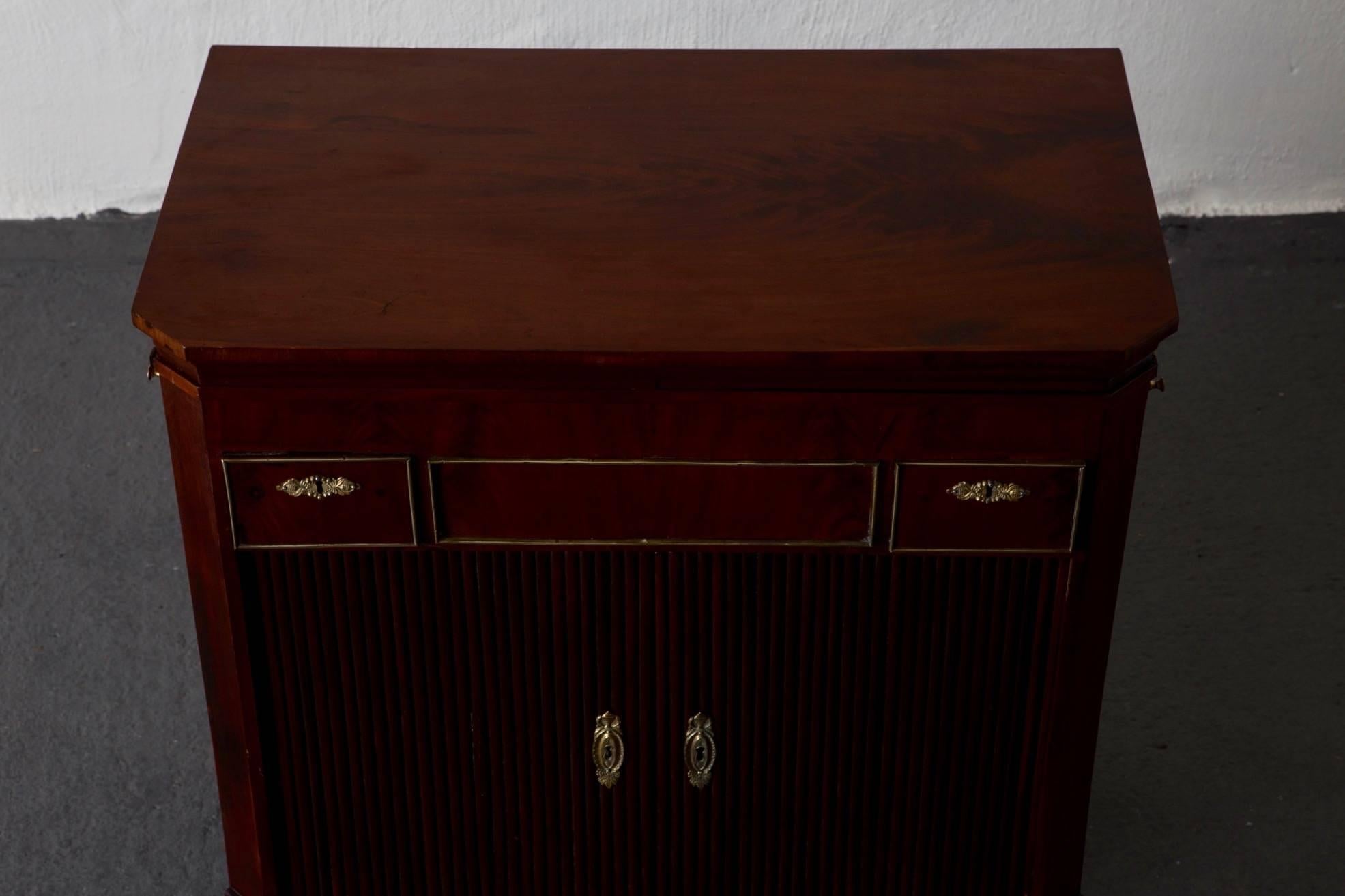 Chest Vanity Europe 19th Century Mahogany Brass The Netherlands For Sale 2