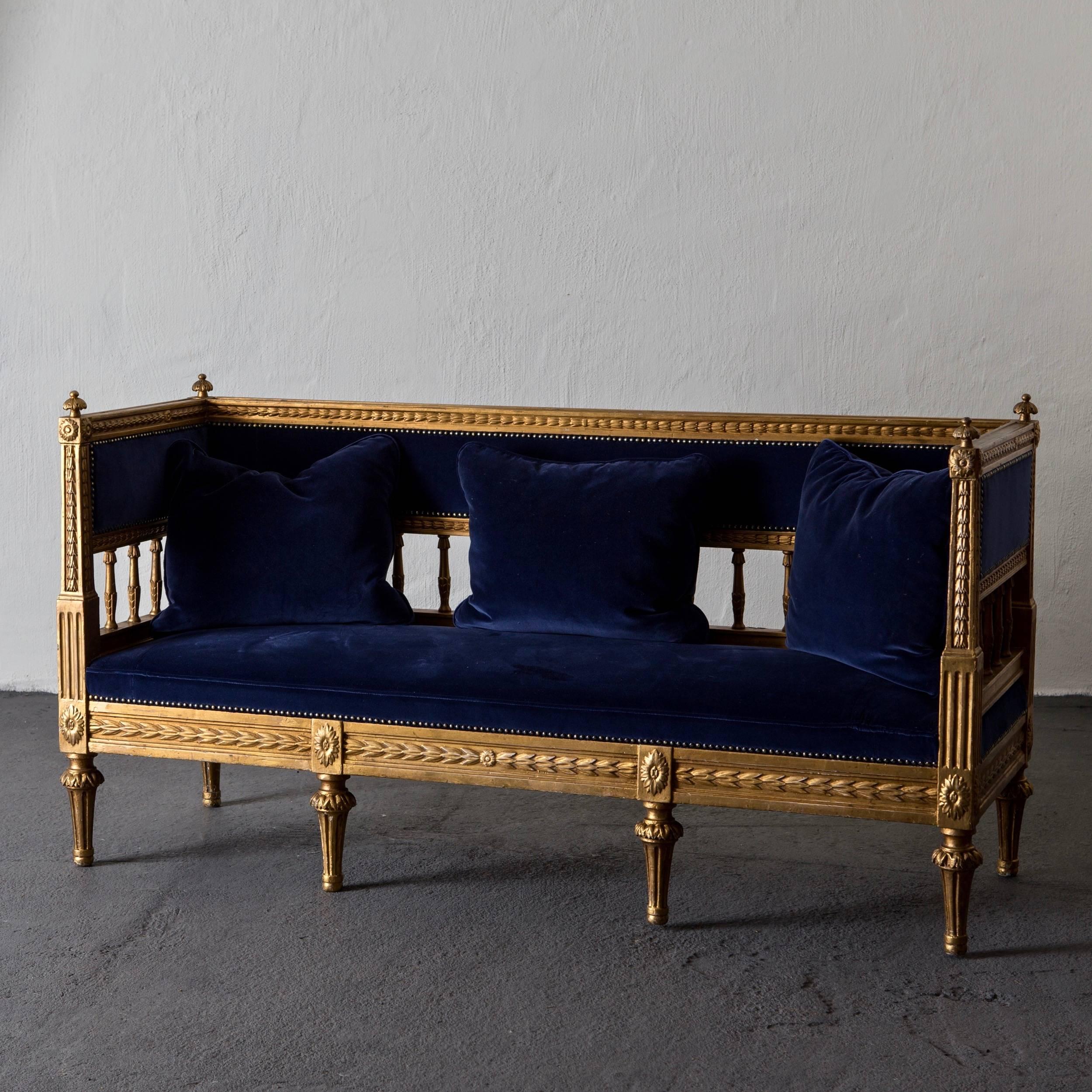 Sofa Swedish Gilded Gustavian or Neoclassical, 18th Century, Sweden In Good Condition In New York, NY