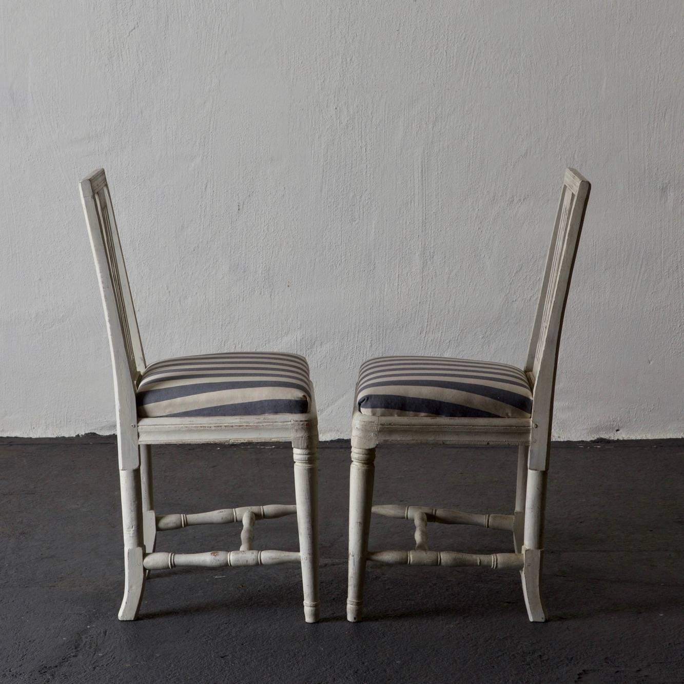 Dining Chairs Set of Six Swedish Gustavian Neoclassical White Sweden In Good Condition In New York, NY