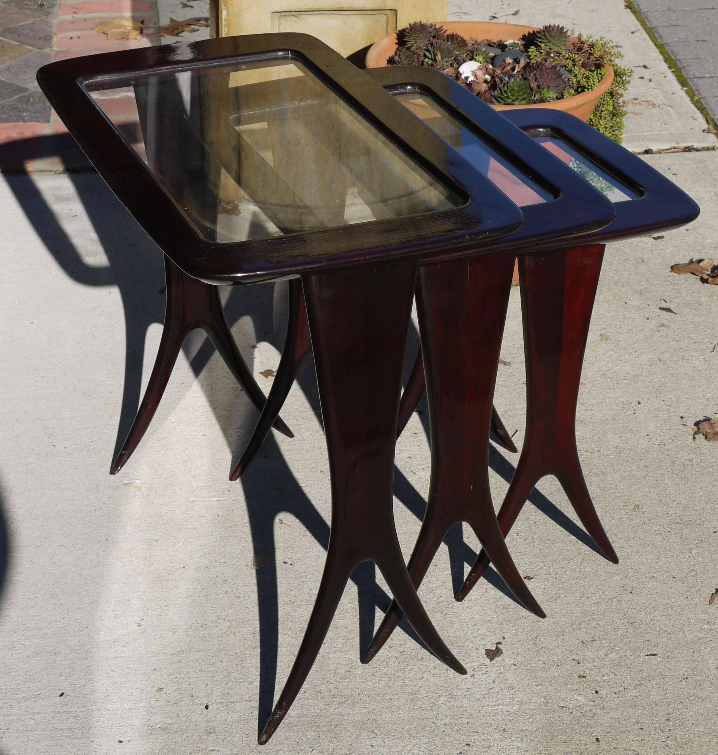 Mid-20th Century Set of Nesting Tables by Raphael Décorateur For Sale