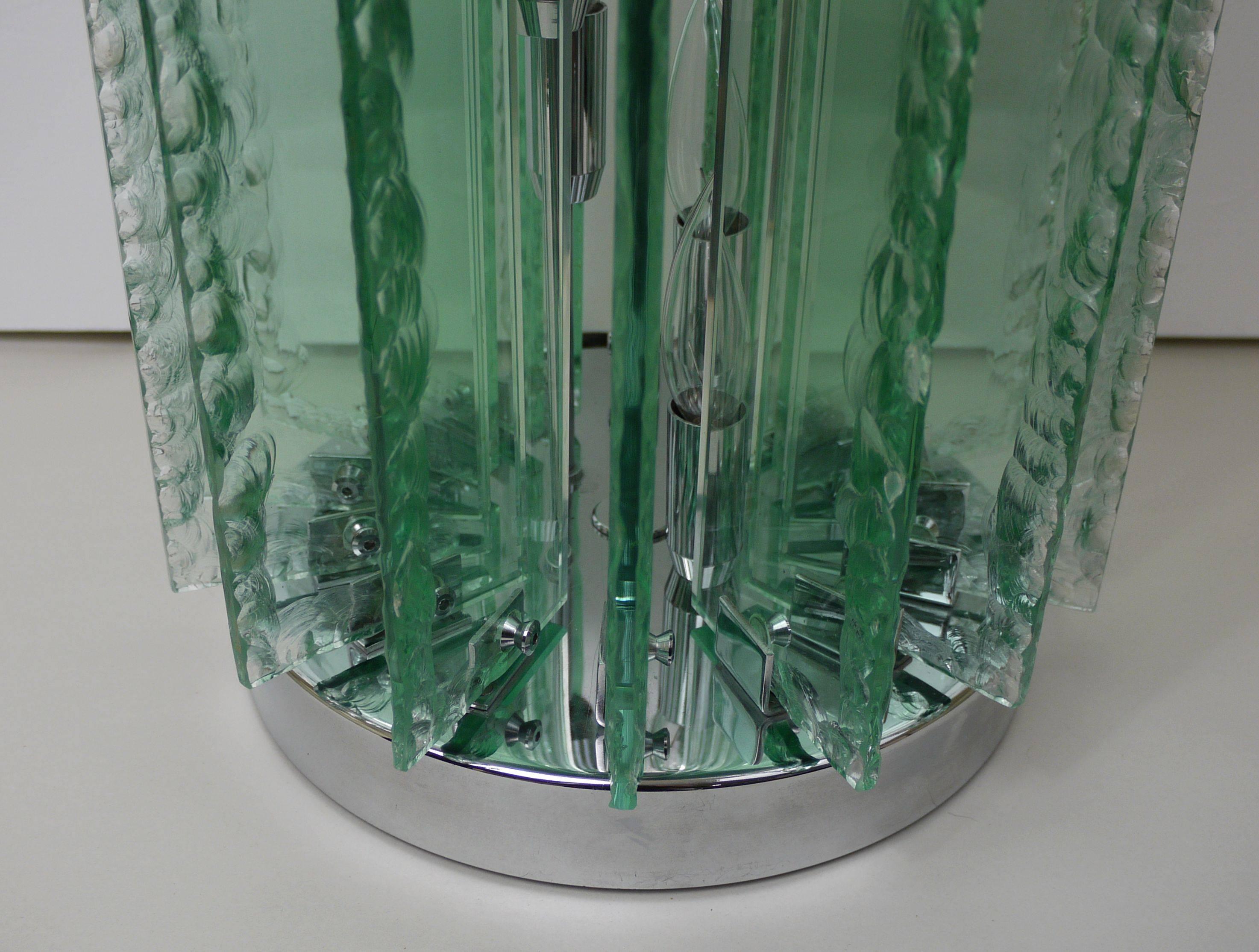 Italian Chiseled Glass Table Lamp In Excellent Condition For Sale In Kilmarnock, VA