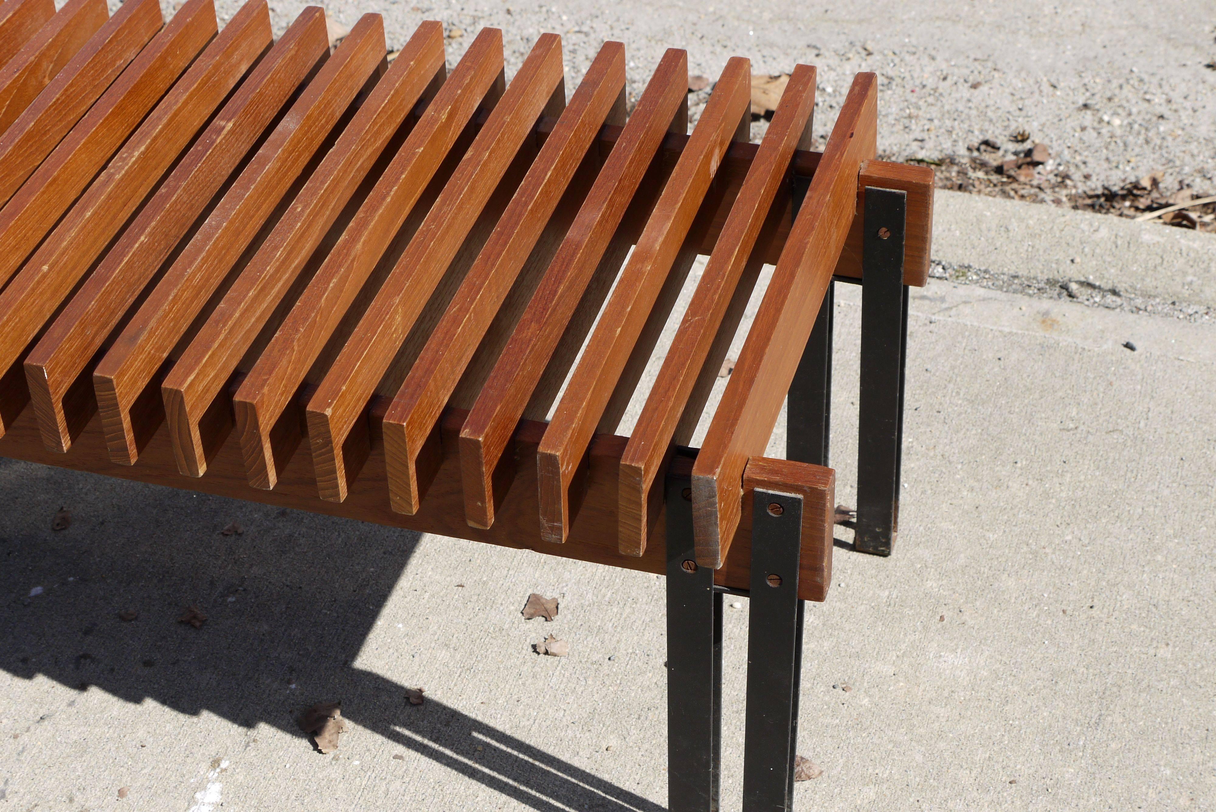 Slatted Teak Bench by Inge and Luciano Rubino for Apec In Good Condition In Kilmarnock, VA