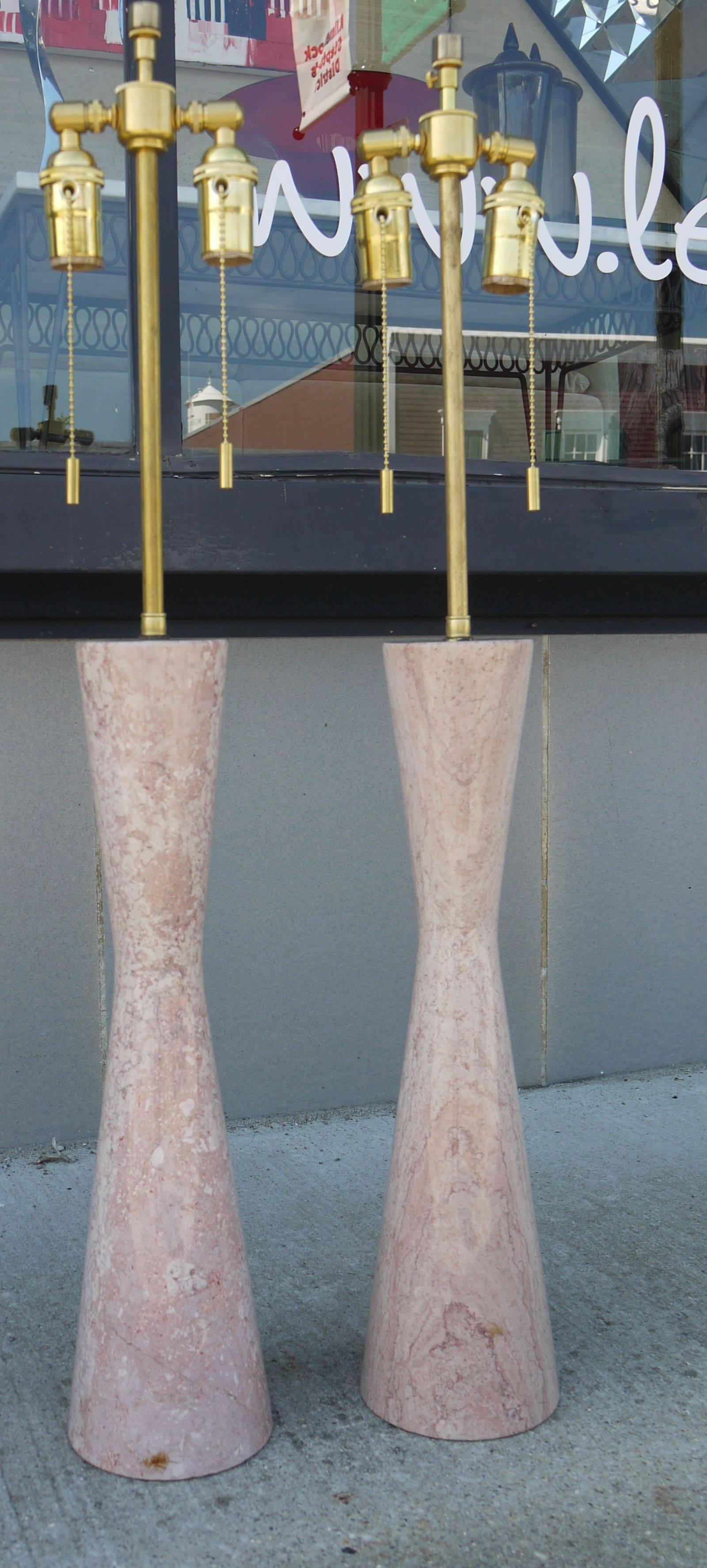 Turned Midcentury Pair of Italian Corseted Marble Lamps For Sale