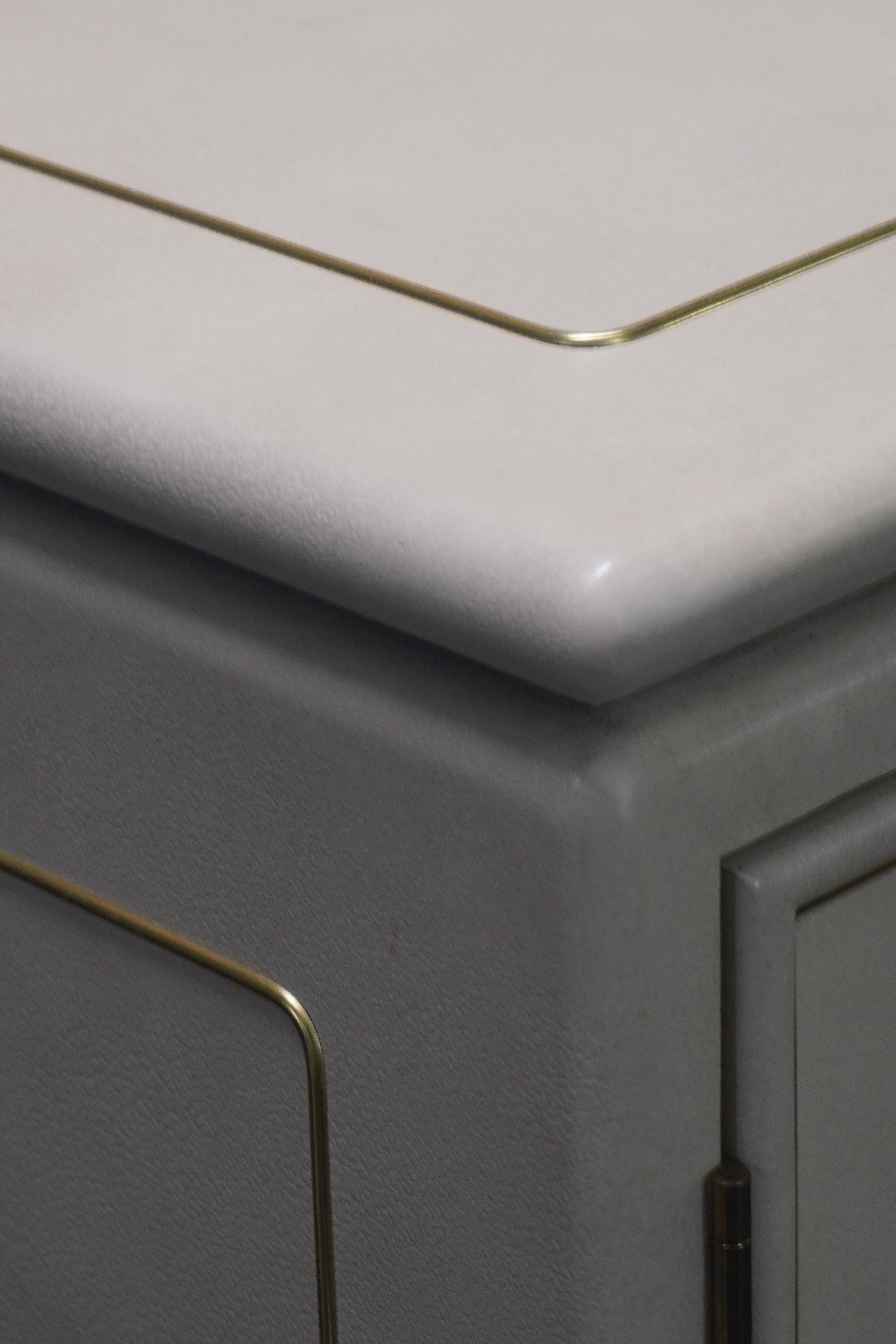 Mid-Century Faux Leather and Brass Buffet Attributed to Mastercraft For Sale 3