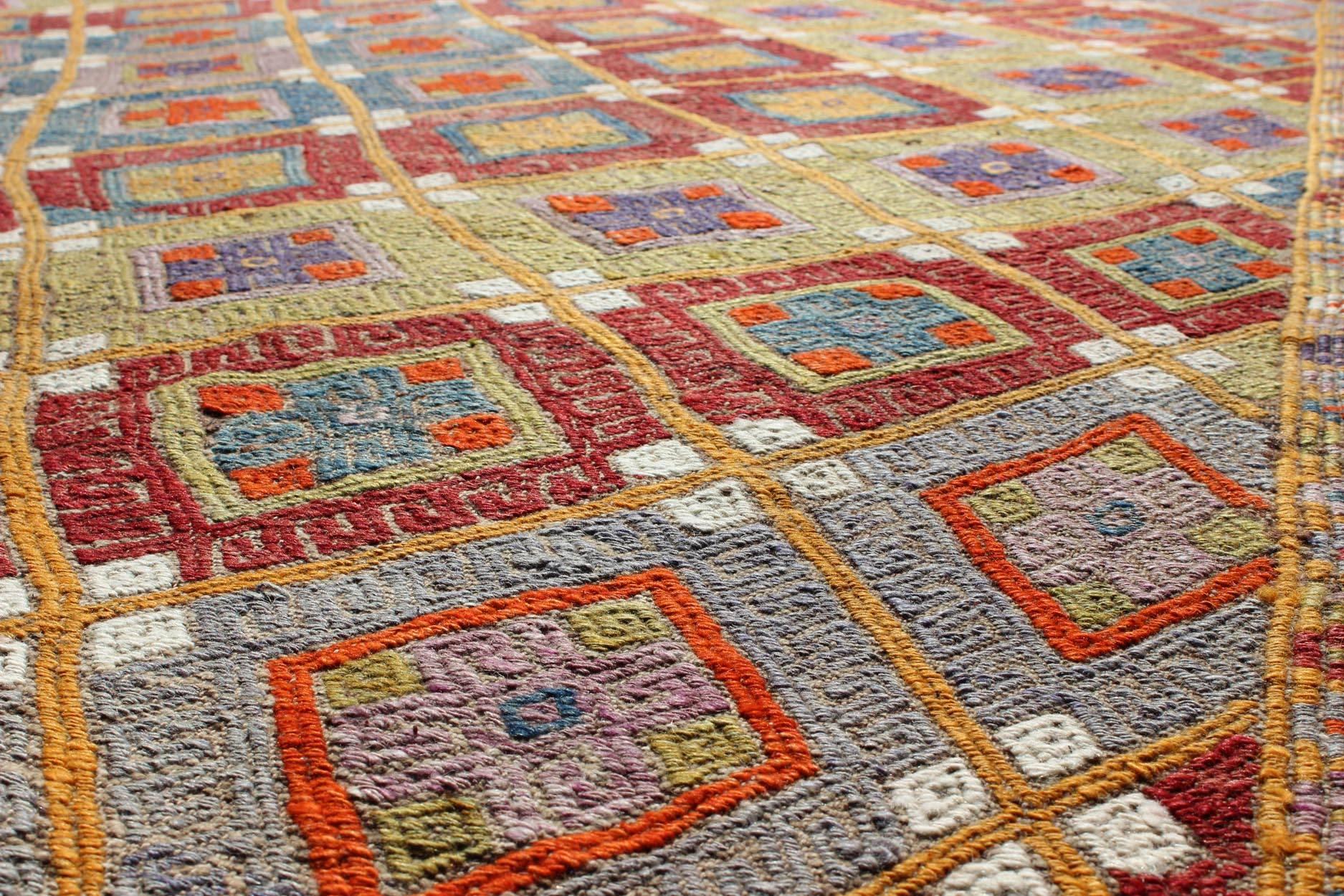 Colorful Kilim/Jijim with Diamonds in Light Green, Light Blue and Red In Excellent Condition For Sale In Atlanta, GA
