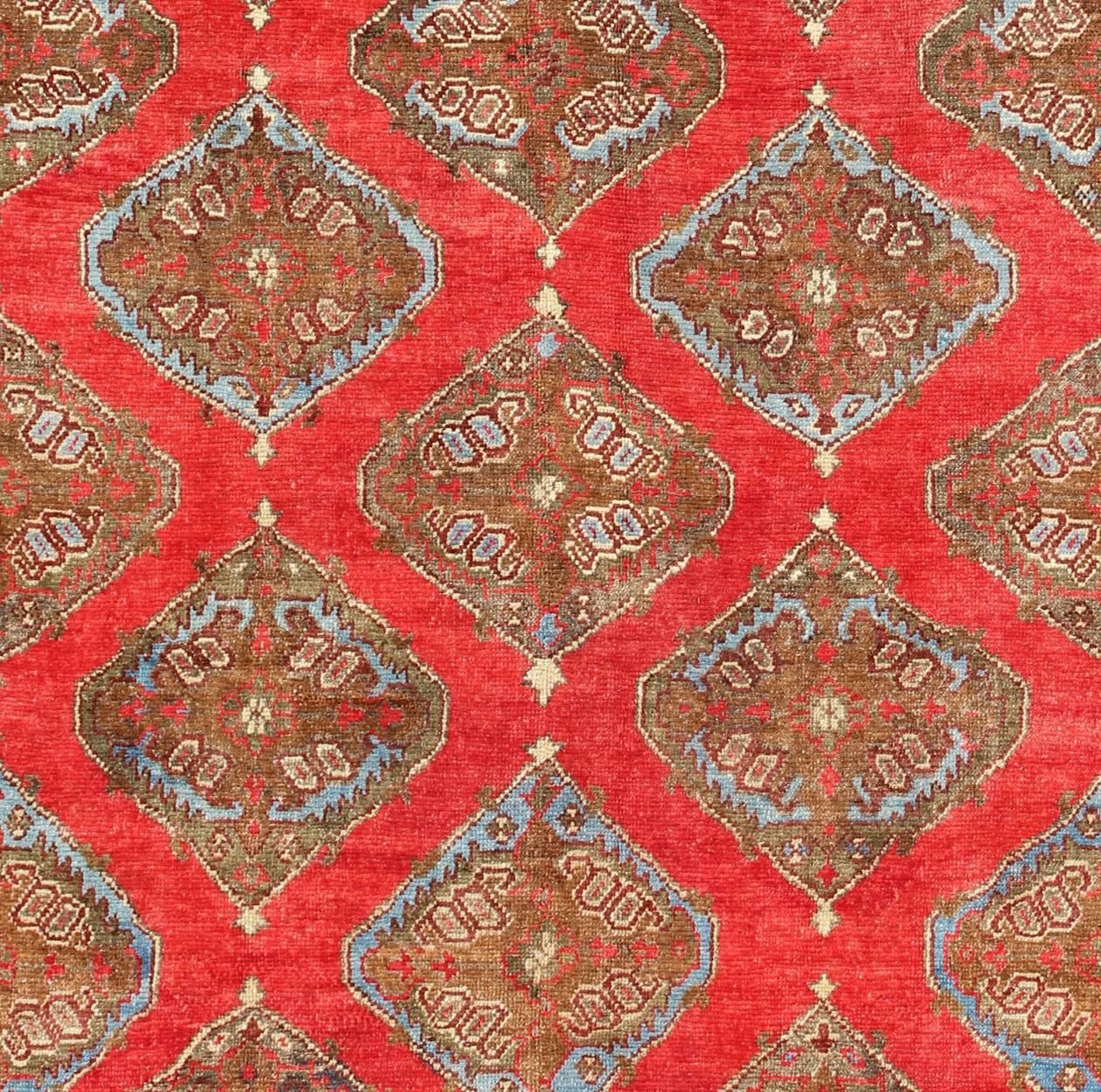 Antiguo Oushak turco-tejido a mano con diseño geométrico en rojo, marrón y verde Turco en venta