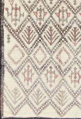 Large Moroccan Beni Ouarain Rug with Diamond Design in Light Ivory, Gray & Pink