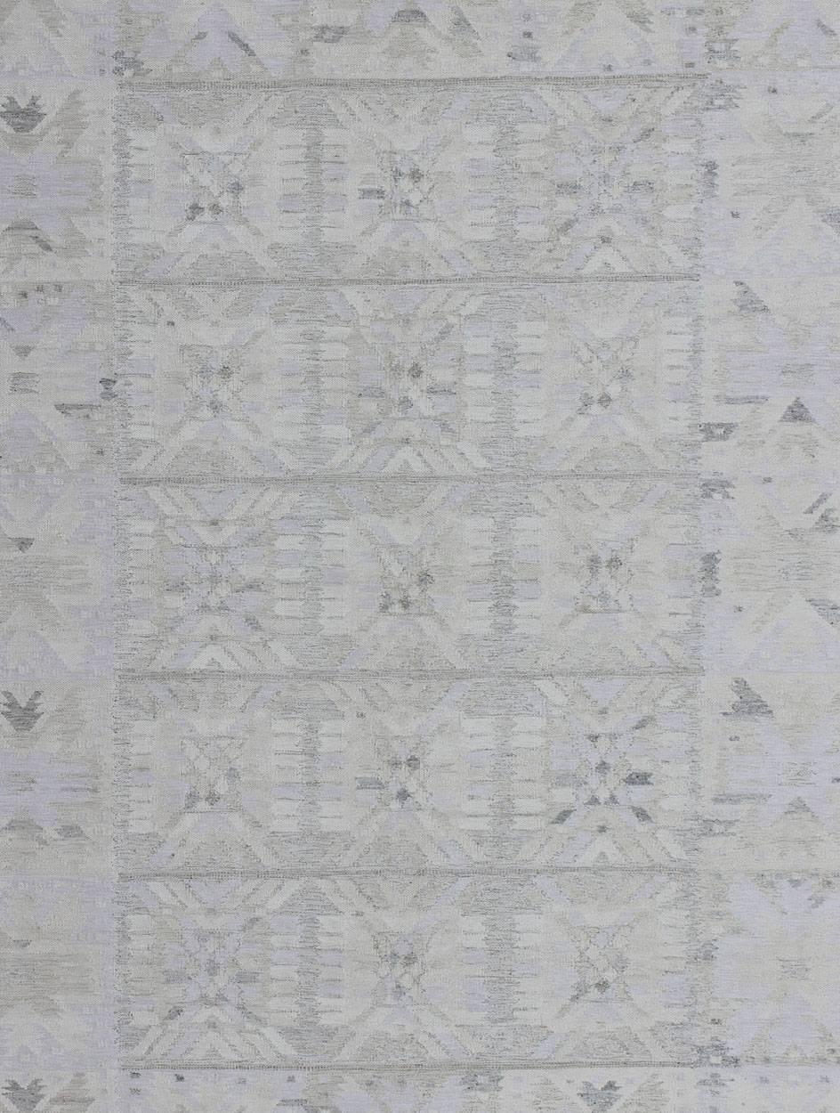 Großer Flachgewebter Teppich in Pastelltönen, skandinavisches/schwedisches geometrisches Design (Indisch) im Angebot