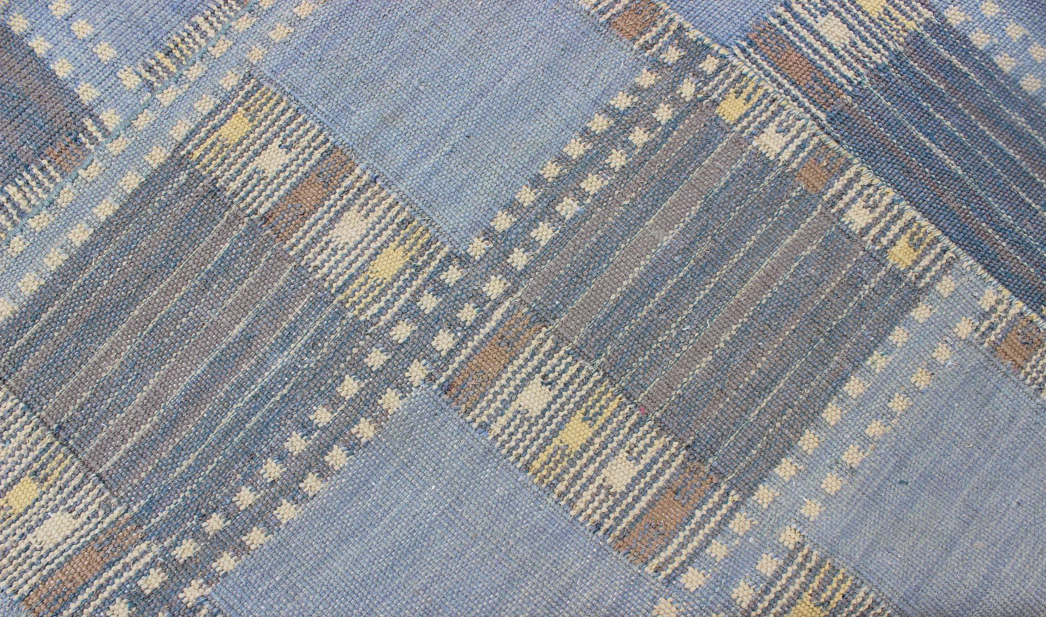 Scandinavian/Swedish Geometric Design Rug with Blue In Excellent Condition For Sale In Atlanta, GA
