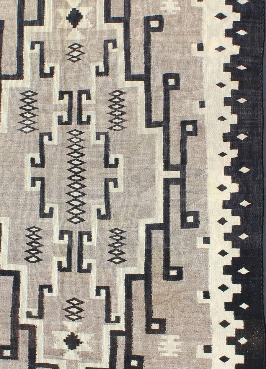 American Navajo Rug with Medallion Design with Greys, Creams, Ivory and Charcoal In Good Condition For Sale In Atlanta, GA