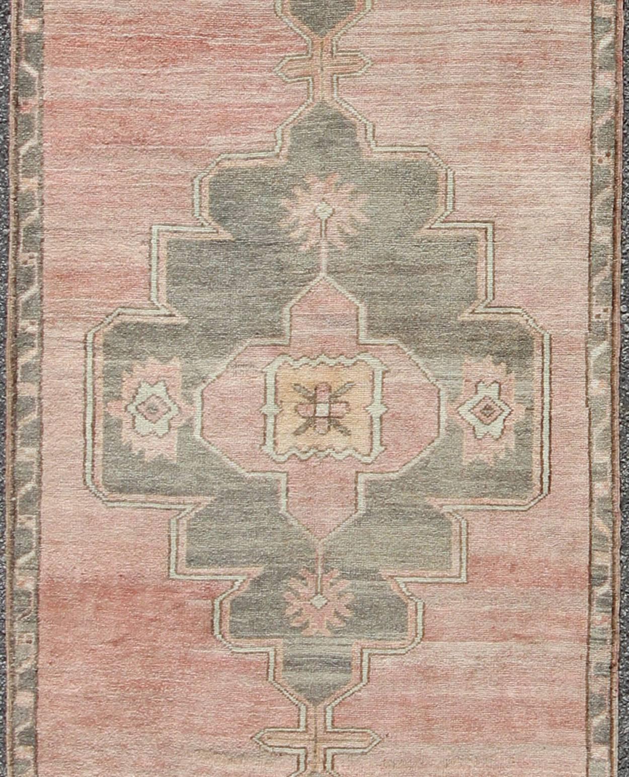 Coral and Pink Turkish Oushak Runner with Medallion Design In Excellent Condition For Sale In Atlanta, GA