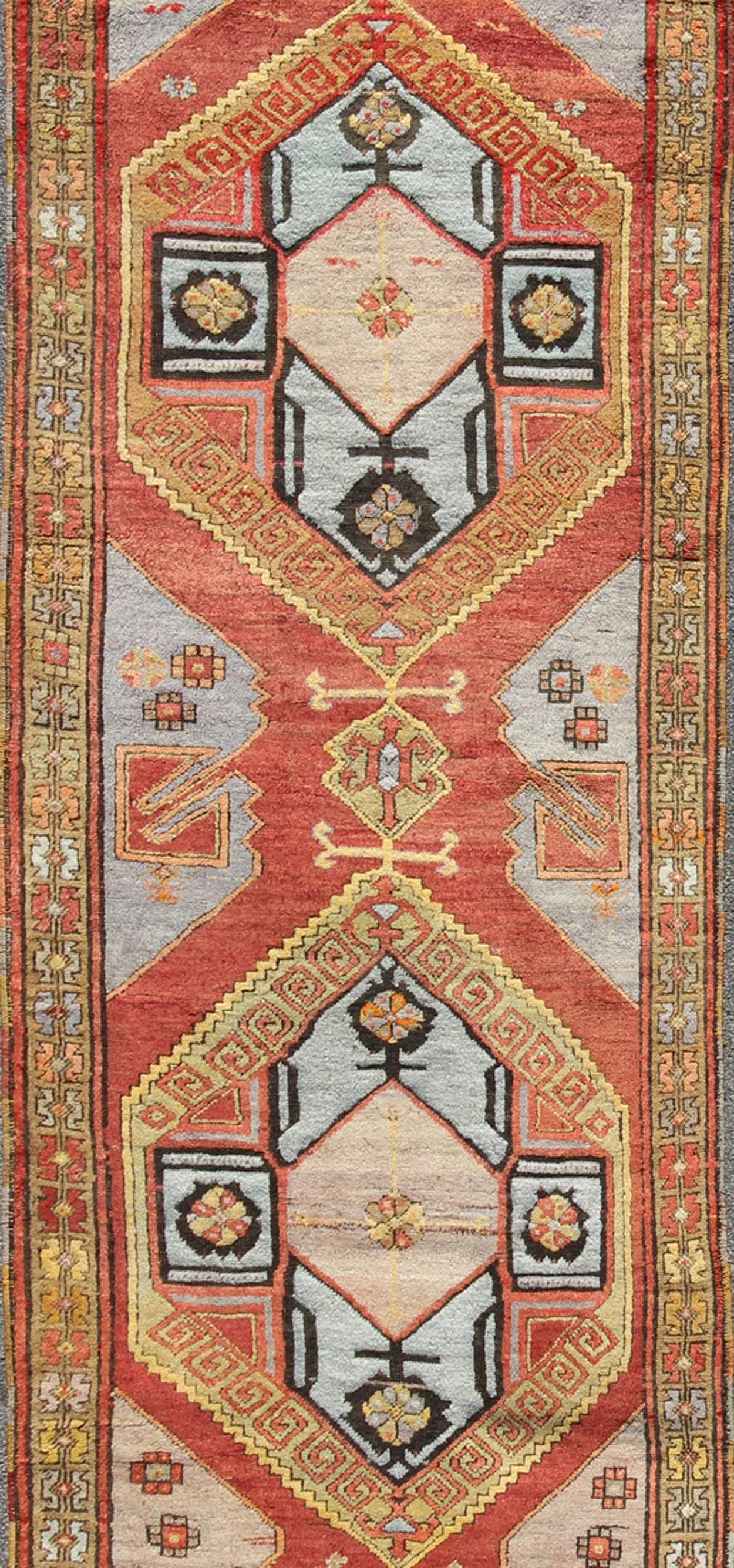 Long Vintage Turkish Oushak Gallery Runner With Geometric Medallions    In Excellent Condition For Sale In Atlanta, GA