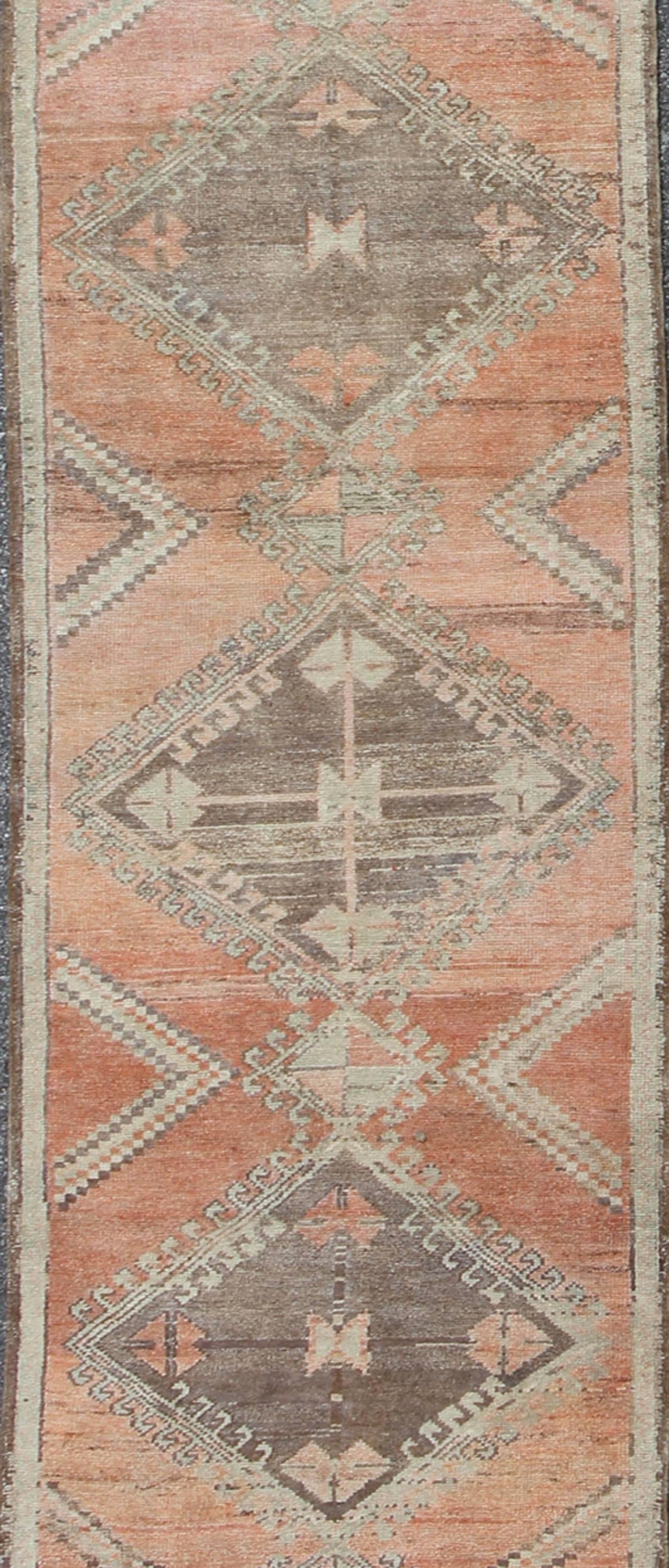 Turkish Oushak Runner with Multi-Medallions and Tribal Motifs in Brown and Red In Excellent Condition In Atlanta, GA