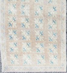 Turkish Tulu Runner with Ivory and Blue Arrow Clusters Set on Tan Field
