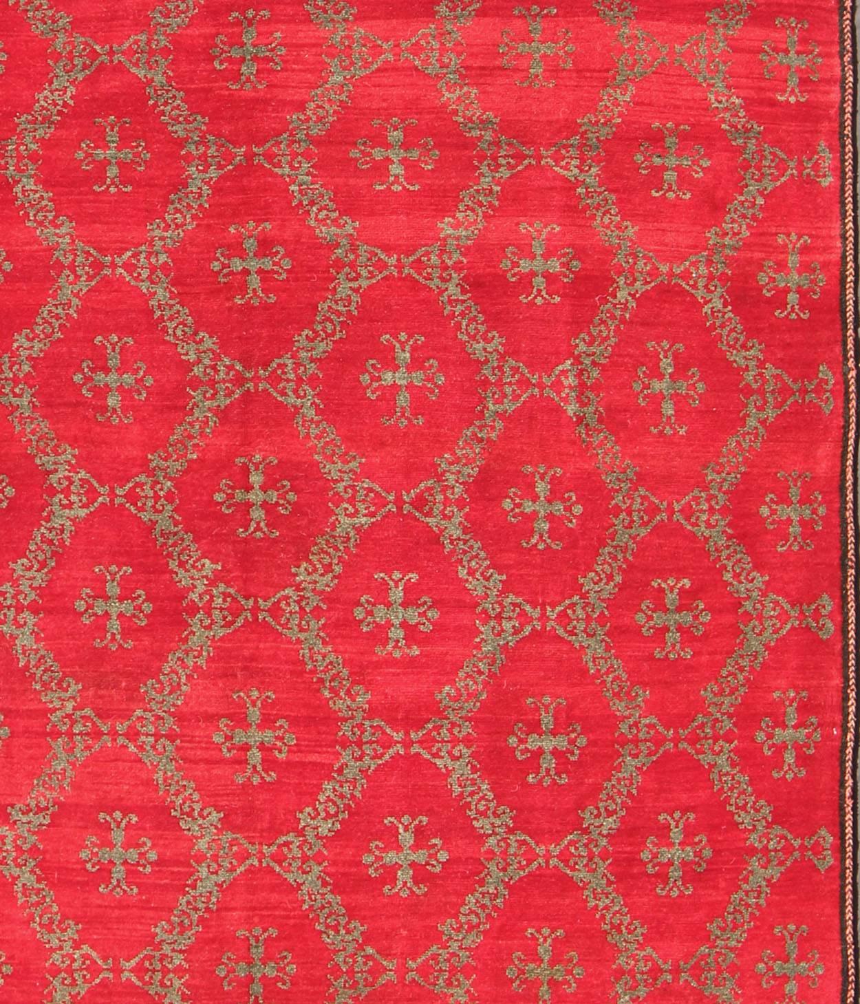 Turco Tappeto turco vintage di Konya con disegno a croce e sfondo rosso brillante in vendita