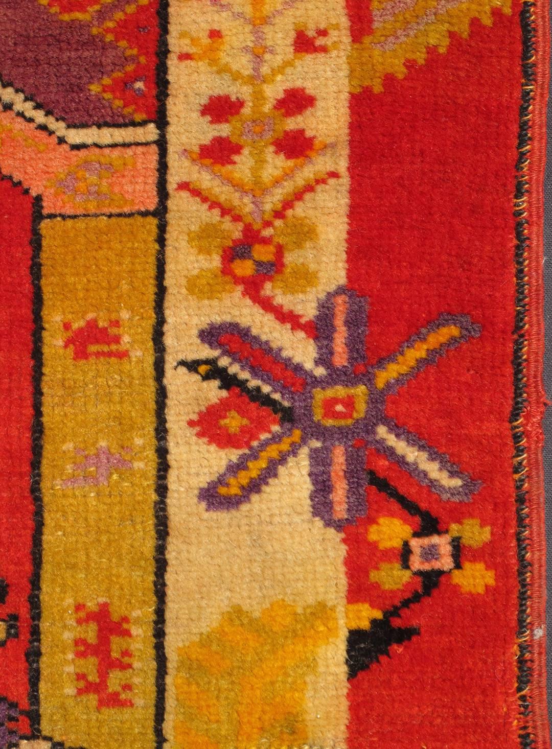 Early 20th Century Antique Turkish Oushak Rug with Red, Yellow-Green and Purple Scattered Shapes For Sale