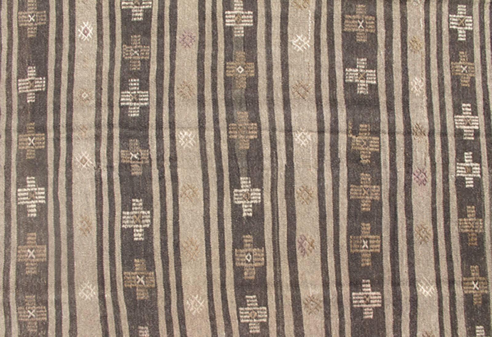 Tribal Turkish Kilim Carpet with Striped Geometric Pattern in Earth Tones In Excellent Condition In Atlanta, GA