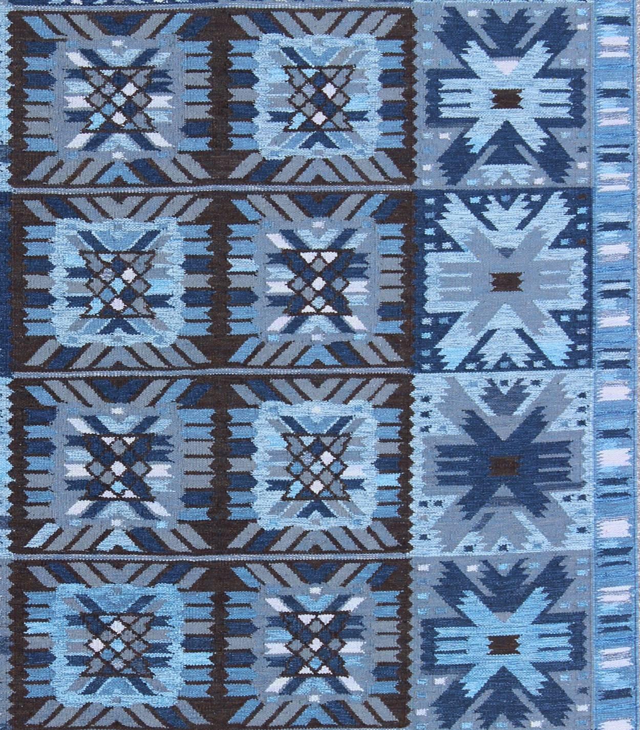 Indian Contemporary Scandinavian Flat-Weave Swedish Design Rug in Blue & Brown Colors For Sale