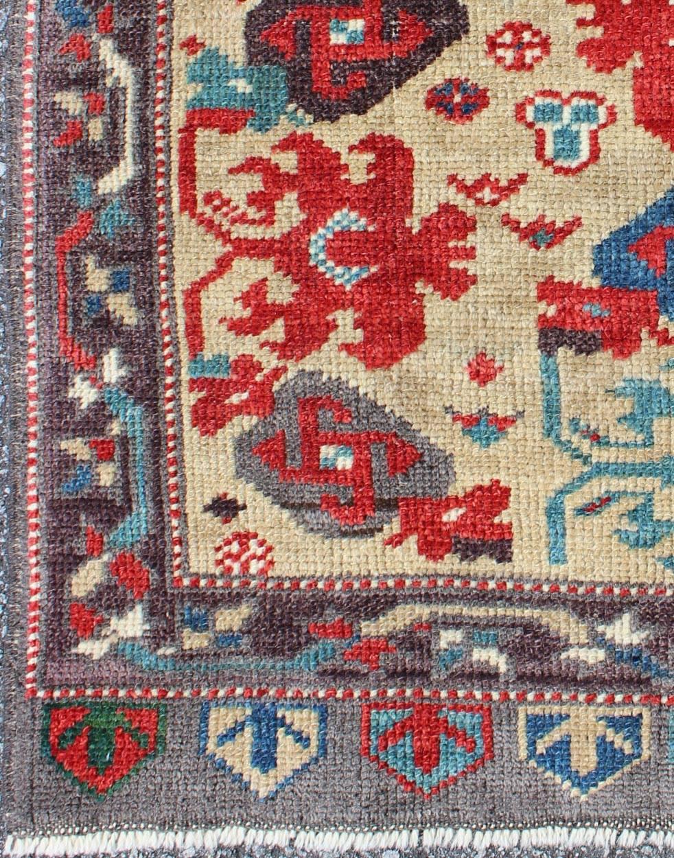 Midcentury vintage Turkish Oushak rug with all-over tribal pattern in cream, rug msd-3, country of origin / type: Turkey / Oushak, circa mid-20th century.

Produced in mid-20th century Turkey, this vintage Oushak is characterized by a comely and