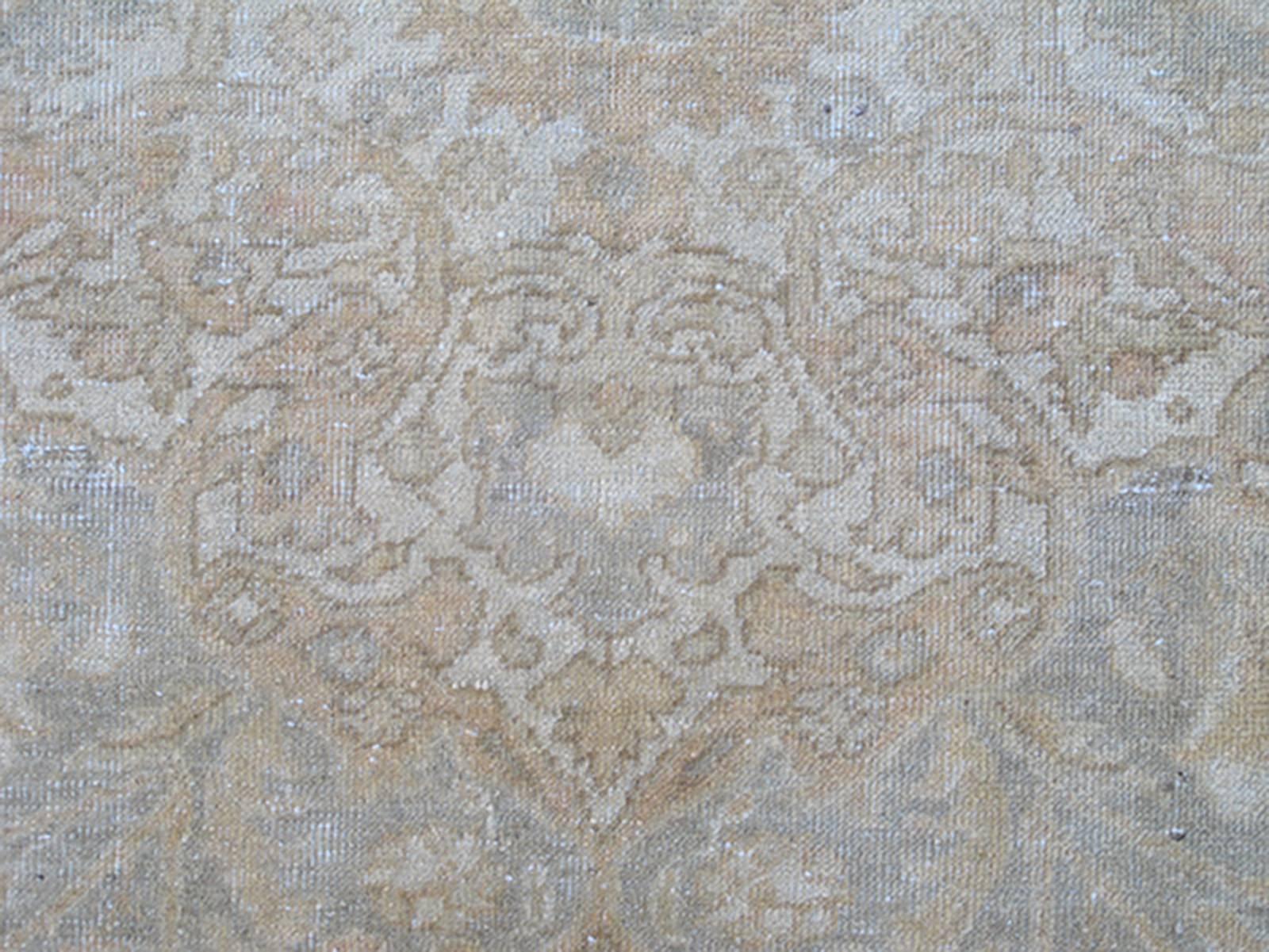 Gray Faded Vintage Turkish Sivas Rug with Floral Motifs and Medallion In Excellent Condition For Sale In Atlanta, GA