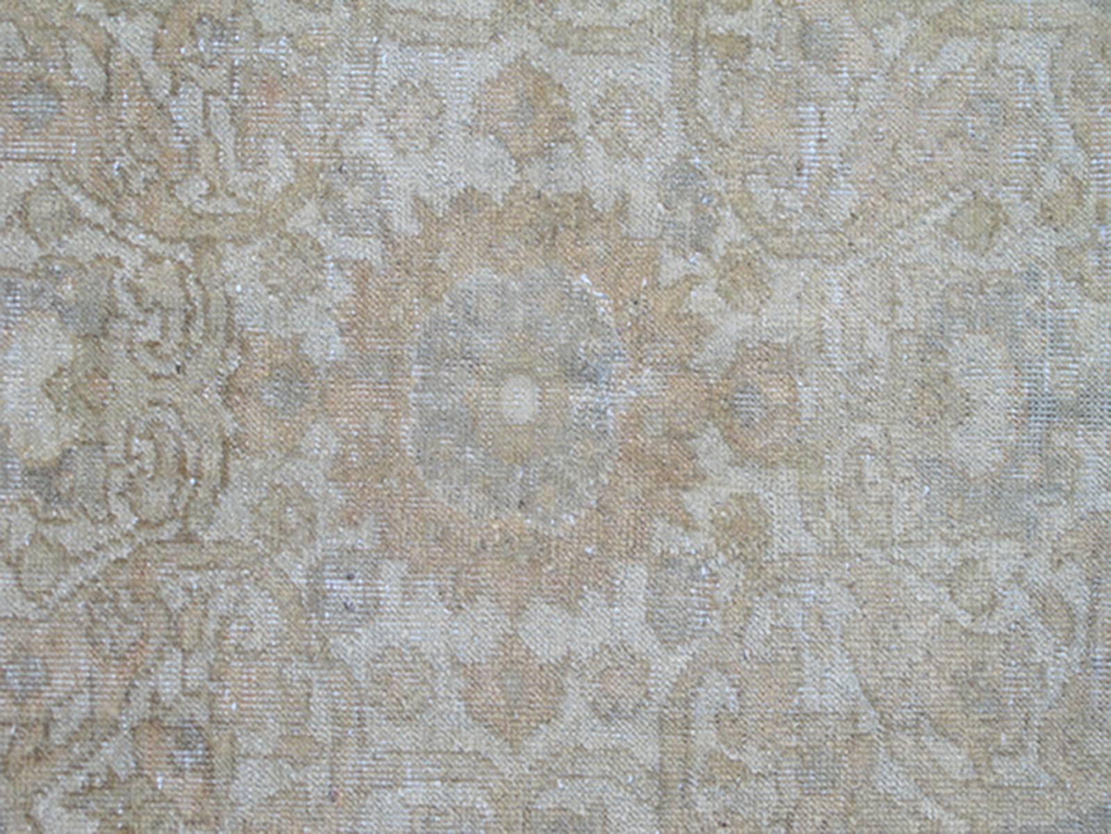 20th Century Gray Faded Vintage Turkish Sivas Rug with Floral Motifs and Medallion For Sale