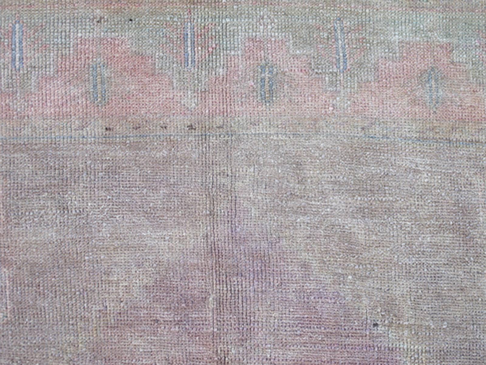 Vintage Muted Oushak Rug from Turkey with Medallion in Lavender and Light Pink In Excellent Condition For Sale In Atlanta, GA