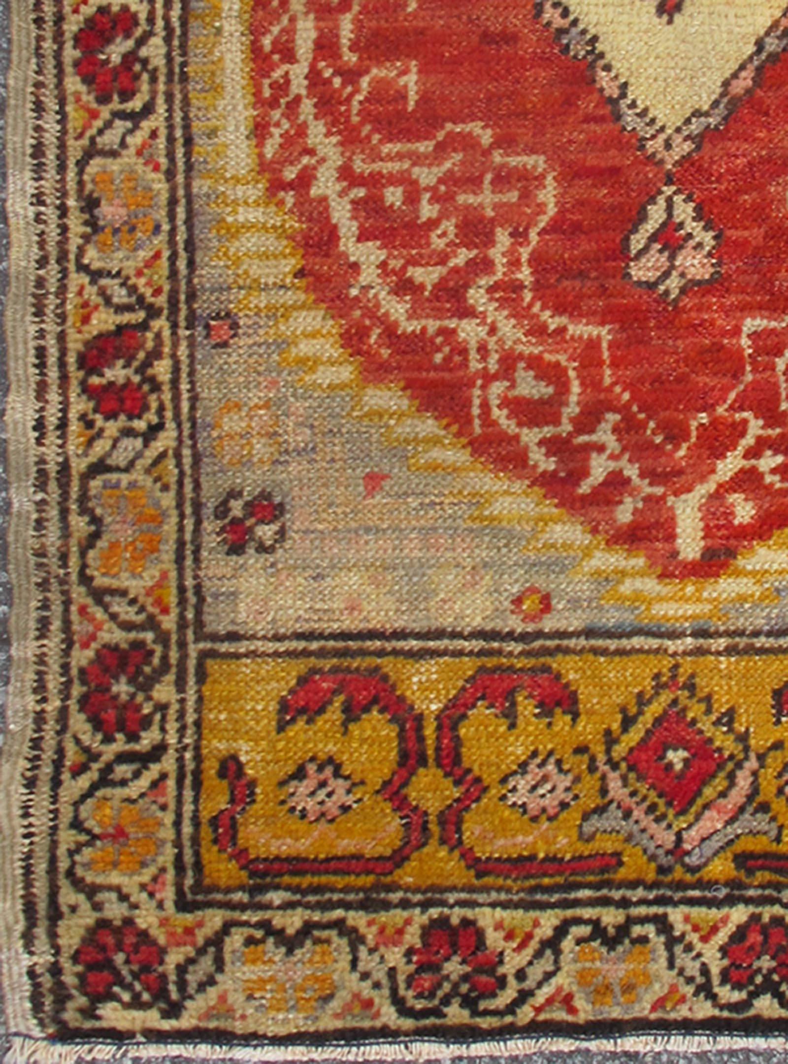 Small antique Turkish Oushak rug with Medallion and flowers in yellow, red, gray, rug mtu-136068, country of origin / type: Turkey / Oushak, Early 20th century

This antique Turkish Oushak carpet (circa mid-20th century) features a central medallion