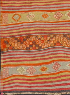 Türkischer Kelim-Vintage-Teppich mit verschiedenen Streifenmustern in einer Vielzahl von Farben