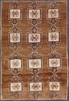 Vintage Turkish Kars Teppich mit weichen Braun-, Beige- und Creme-Tönen 7'6 x 11'5