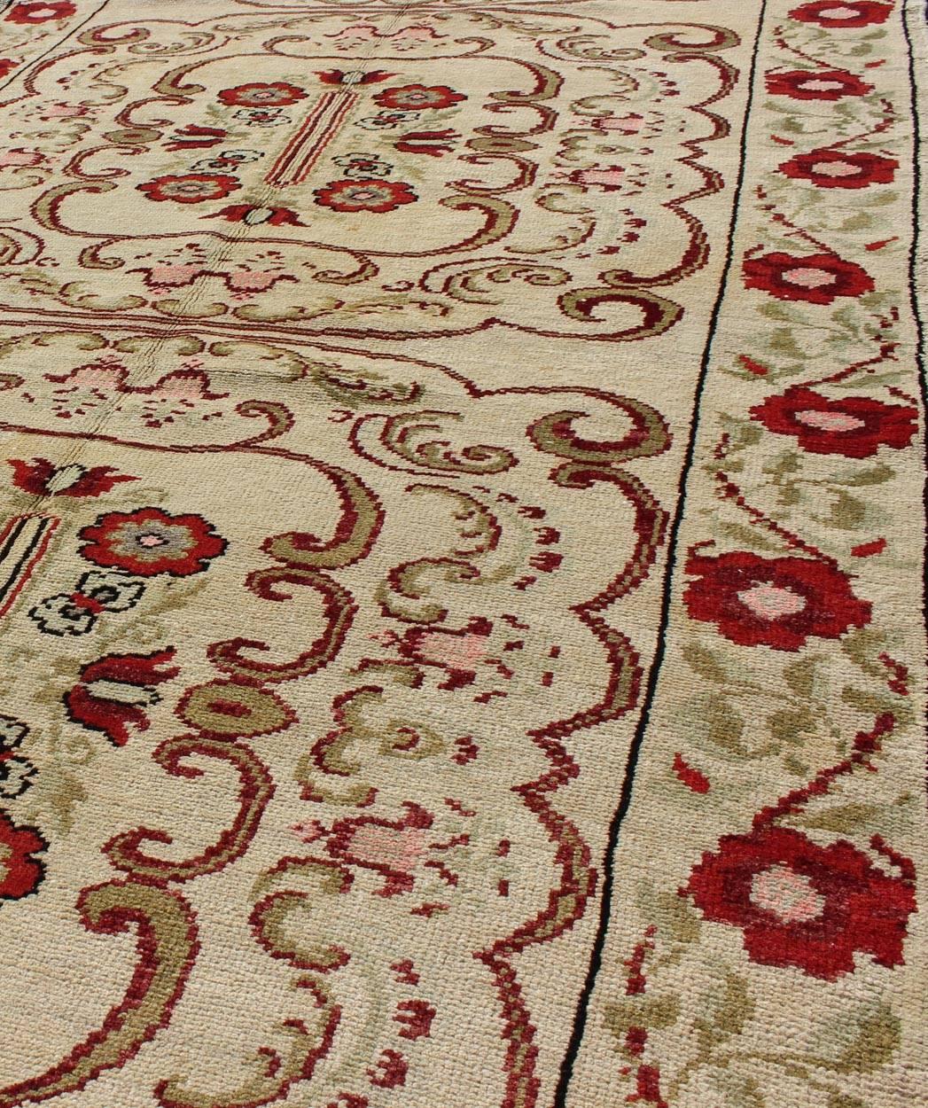 Vintage Turkish Runner with Floral Deco Design in Cream and Red and Green In Good Condition For Sale In Atlanta, GA