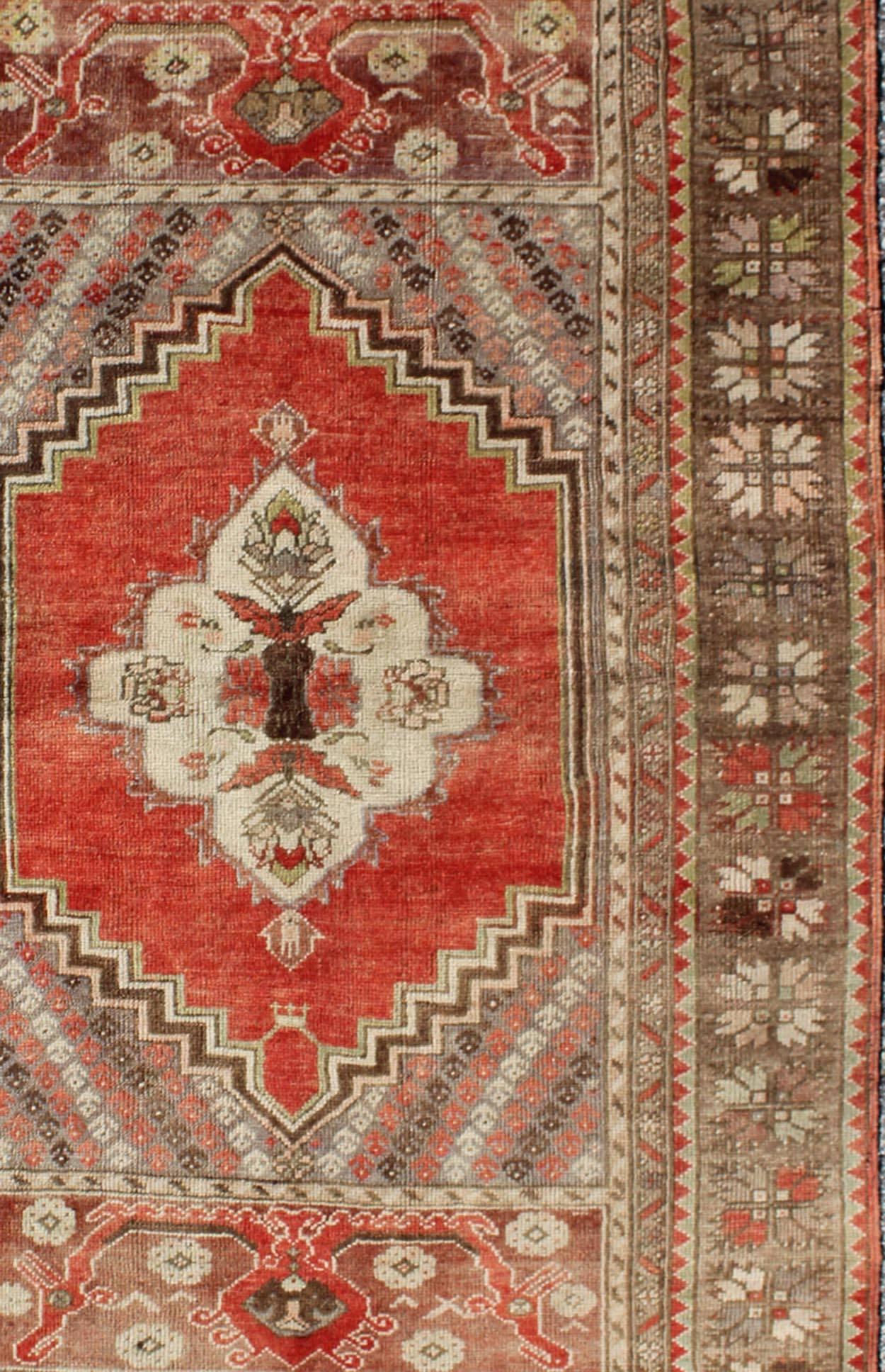 Turkish Oushak with Coral, Orange Red, Green, Salmon & Taupe Colors In Good Condition For Sale In Atlanta, GA