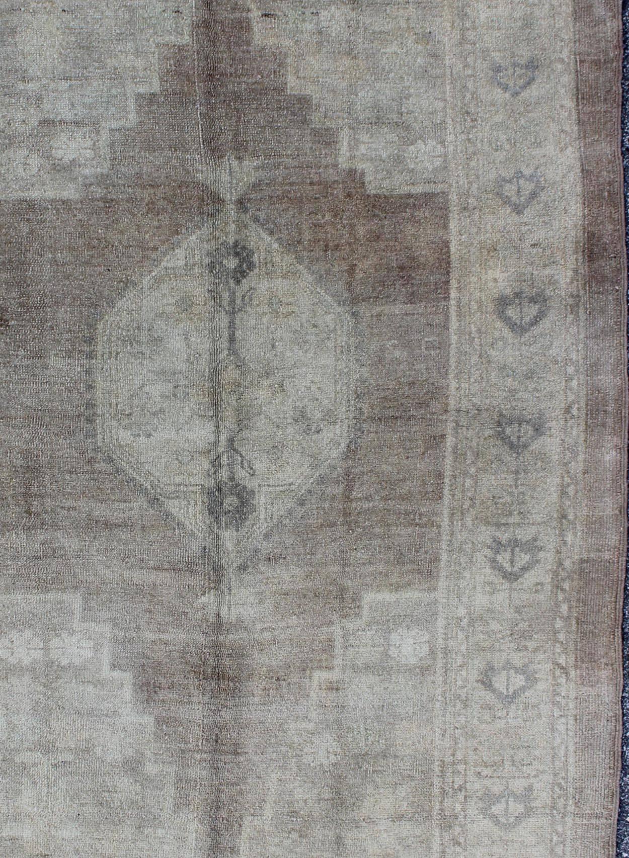 Vintage Oushak Rug rug with Mocha Color and Pale Neutral Tones In Good Condition In Atlanta, GA