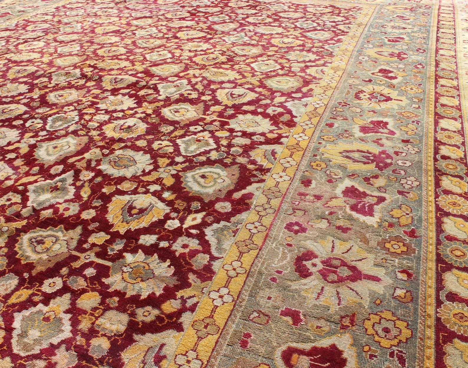 Ancien tapis indien Agra noué à la main, fond rouge marron et bordure grise et verte en vente 2