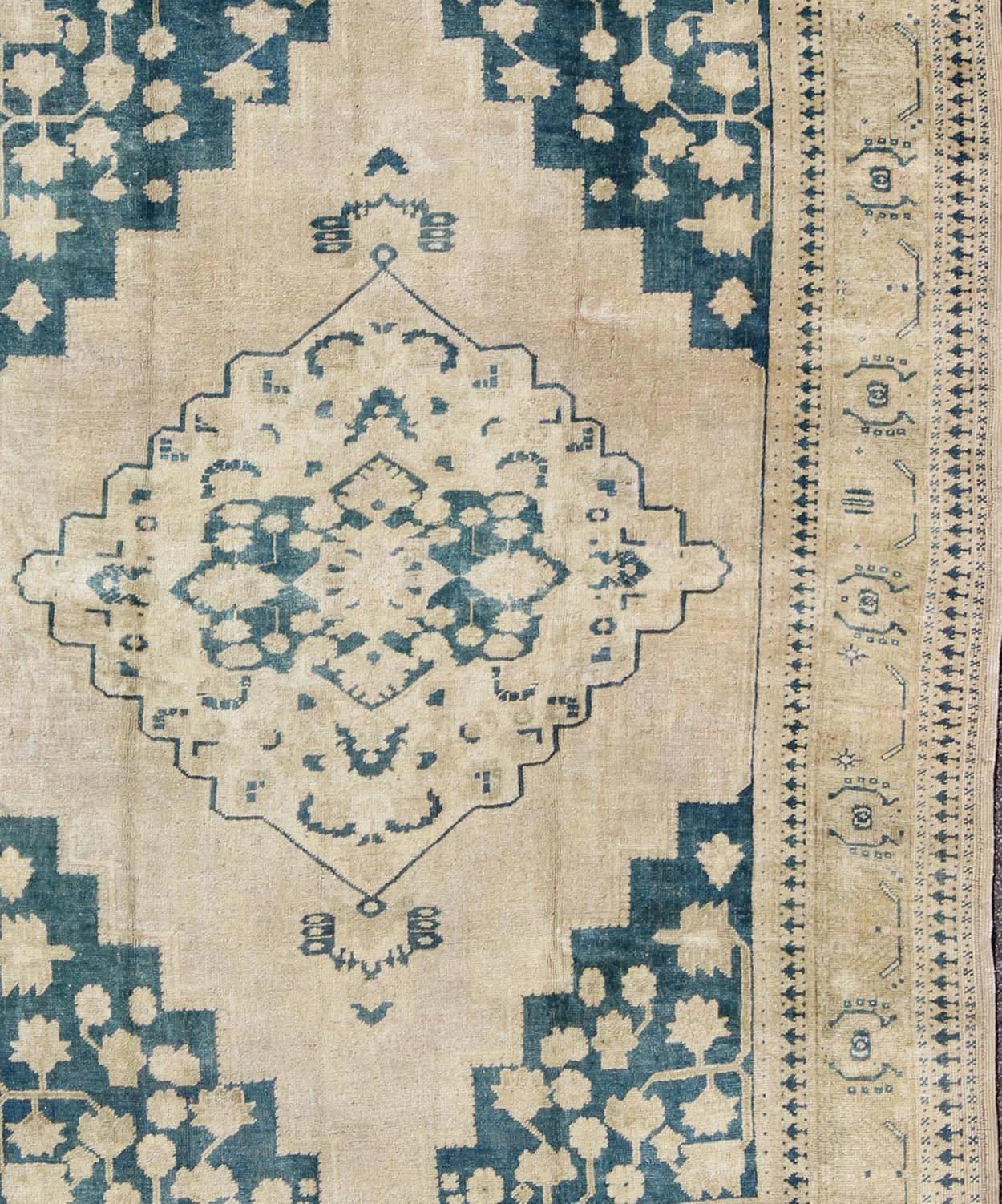 Vintage Turkish Oushak Rug in Blue and Cream colors In Excellent Condition For Sale In Atlanta, GA