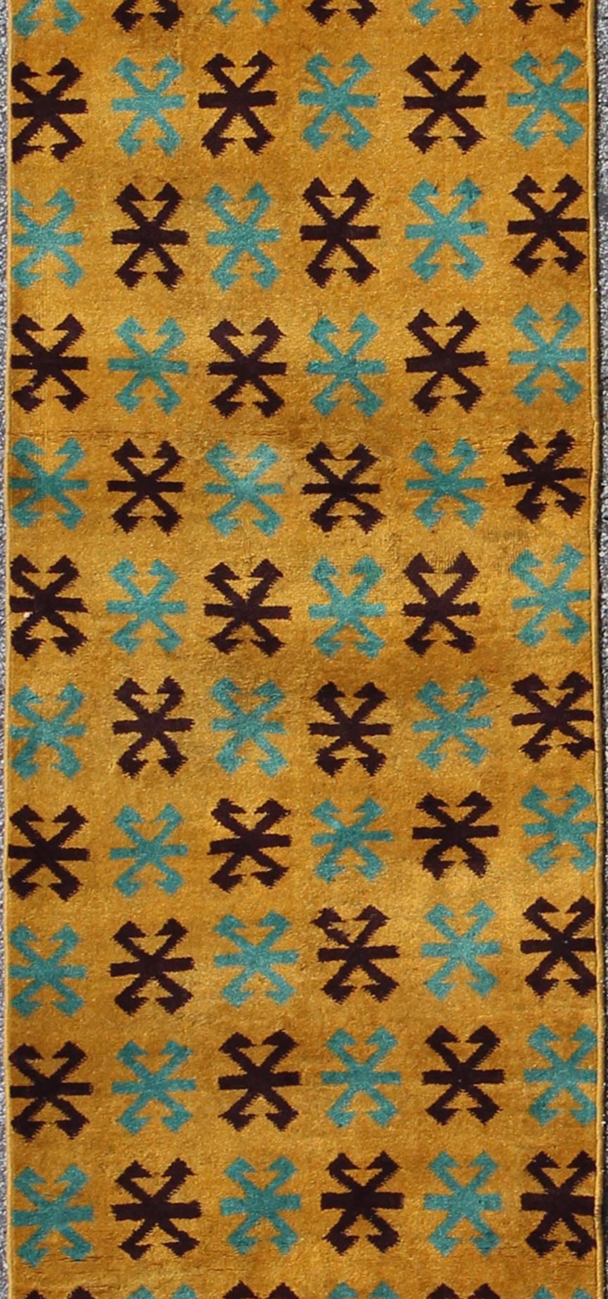 Alfombra Larga con Diseño Moderno de Mediados de Siglo en Amarillo, Turquesa y Negro Moderno de mediados de siglo en venta