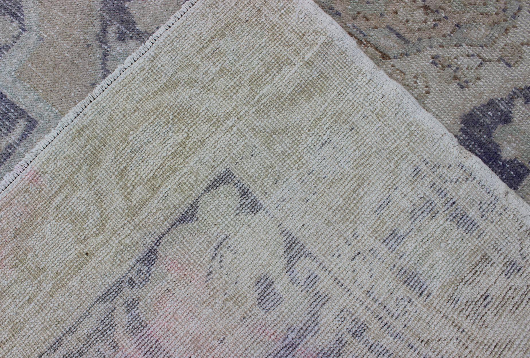 Médaillon Oushak inspiré du design ottoman en taupe, gris et violet en vente 1
