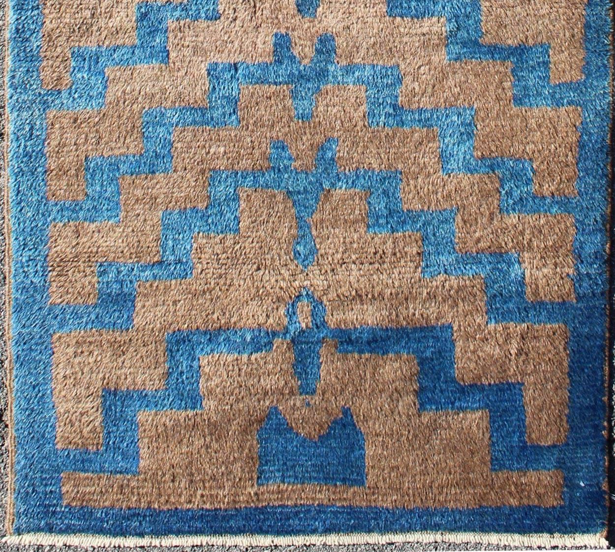 Vintage Turkish Tulu Rug in Brown and Blue with Modern Tribal Pattern
This vintage Tulu from 1940's Turkey boasts a tribal pattern, along with soft brown and vivid blue colors. The multi-tiered pattern is formed by an opulent blue, which surrounds a