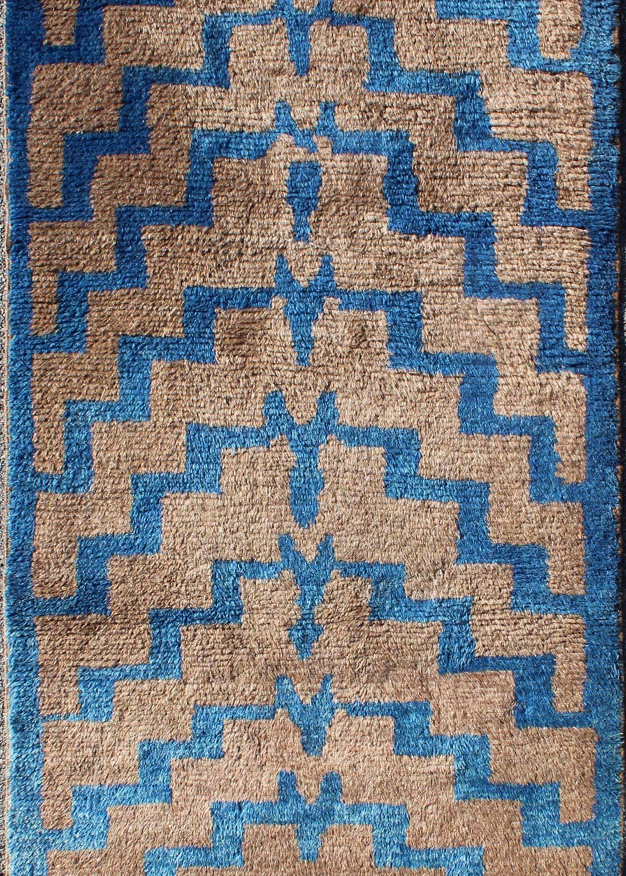 Vintage Turkish Tulu Rug in Brown and Blue with Modern Tribal Pattern In Good Condition In Atlanta, GA