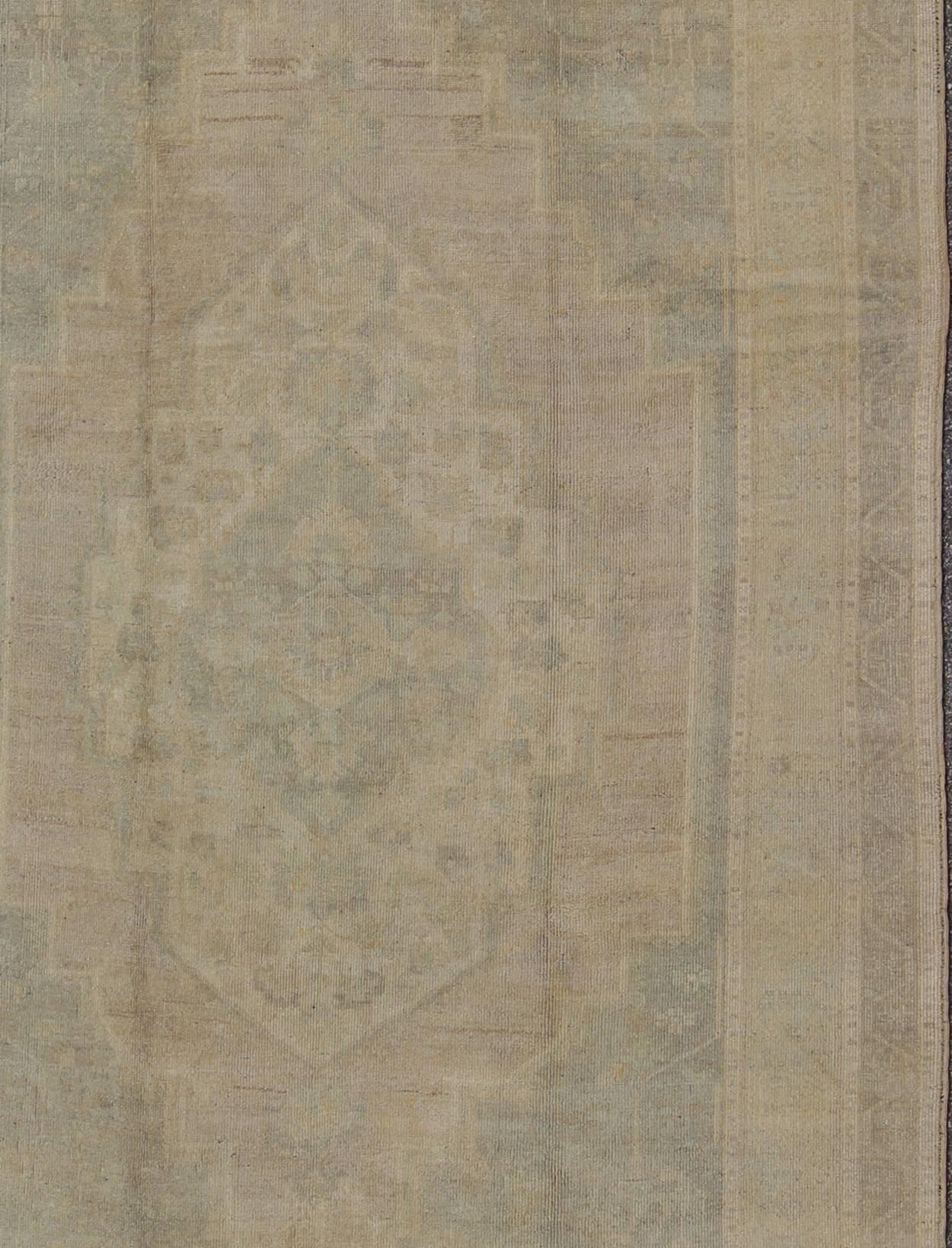 Vintage Turkish Oushak Rug with Neutral Colors, Taupe, Gray and Ivory In Good Condition For Sale In Atlanta, GA